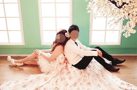 西西(左)與丈夫(右)結婚多年,對外卻謊稱單身。(讀者提供)