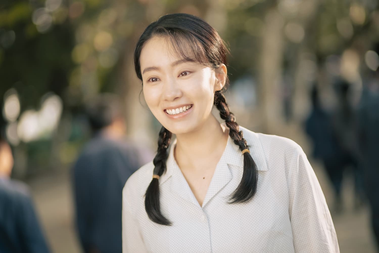 張小斐原本是默默無名小配角,因為《你好,李煥英》大翻身,成為「國民媽媽」。(車庫娛樂提供)