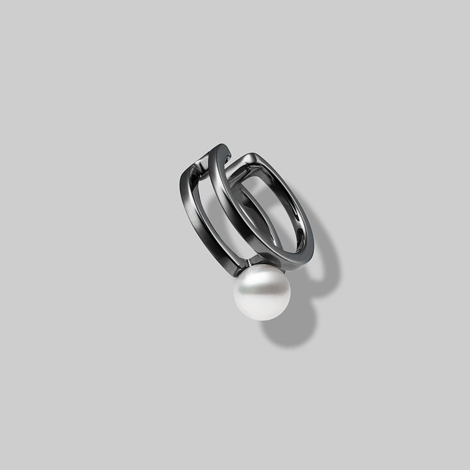 純銀Akoya珍珠耳骨夾 NT$9,000 MIKIMOTO。(MIKIMOTO提供)
