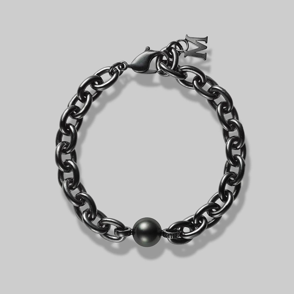 Talisman Glide系列黑珍珠彈性手鍊 NT$ 155,000 MIKIMOTO。(MIKIMOTO提供)