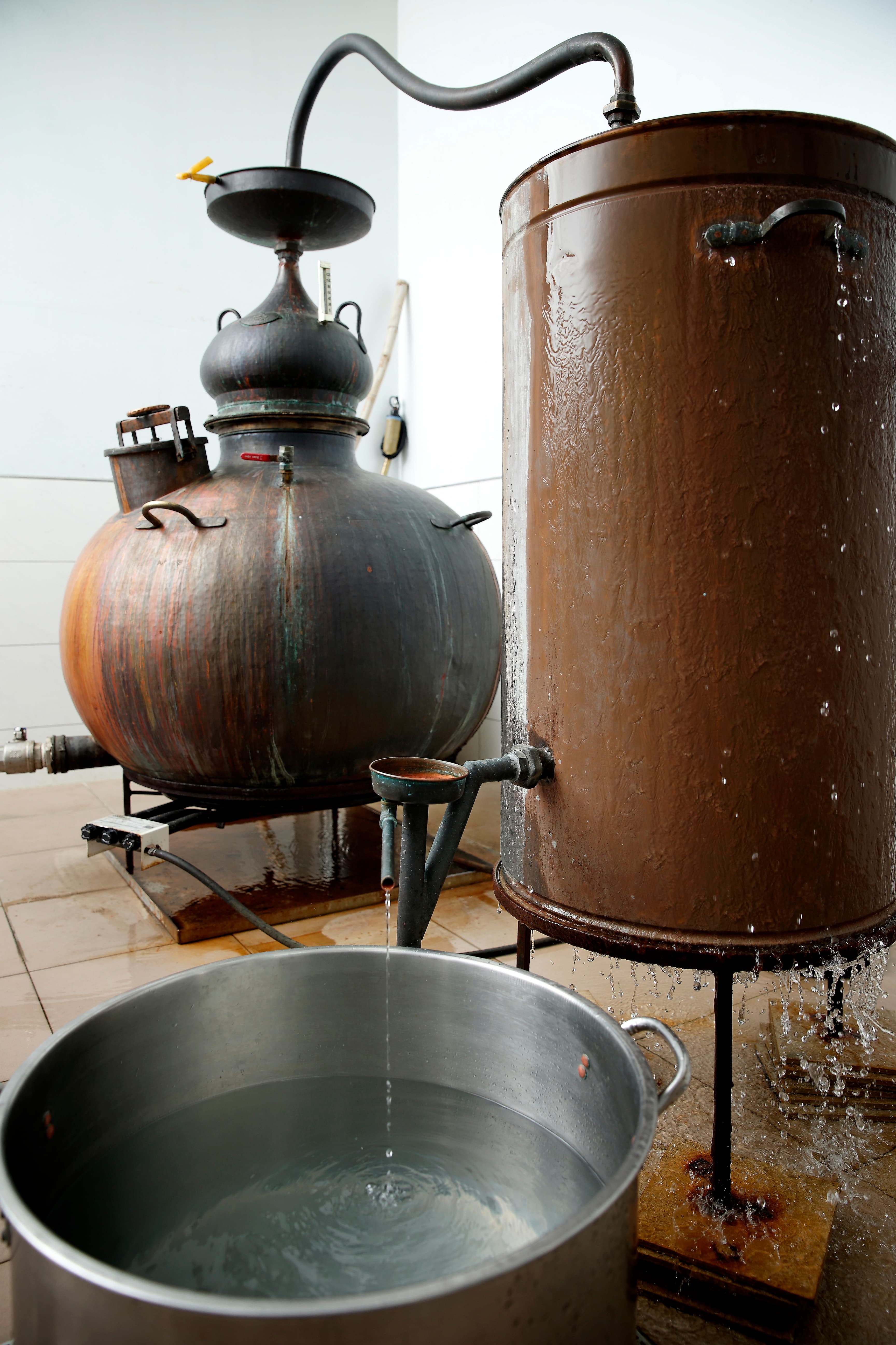 建廠時購入的葡萄牙銅製蒸餾器。 （恆器製酒提供） 