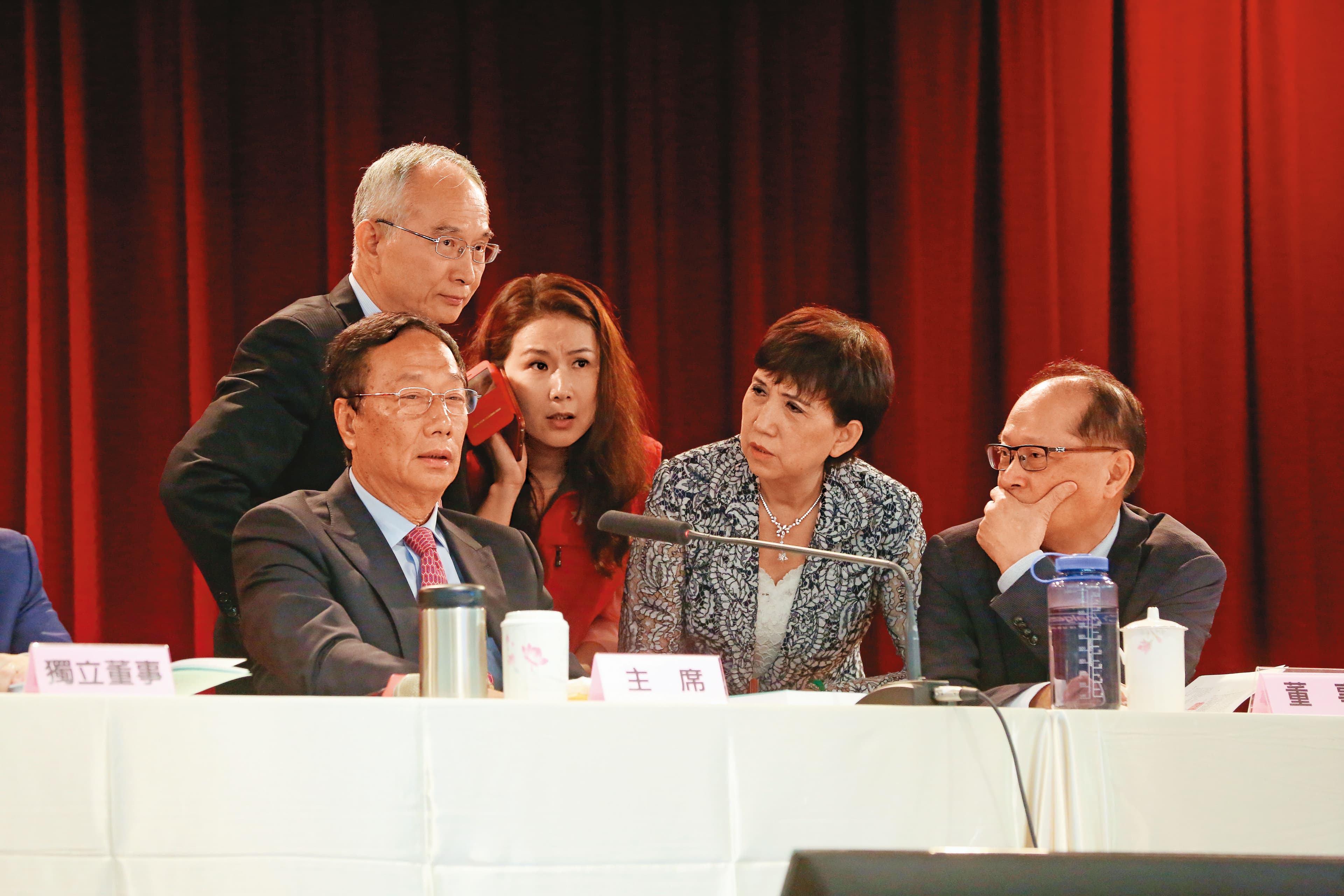 鴻海創辦人郭台銘決定入主亞太,至今已燒掉300億元,始終無力轉虧為盈。
