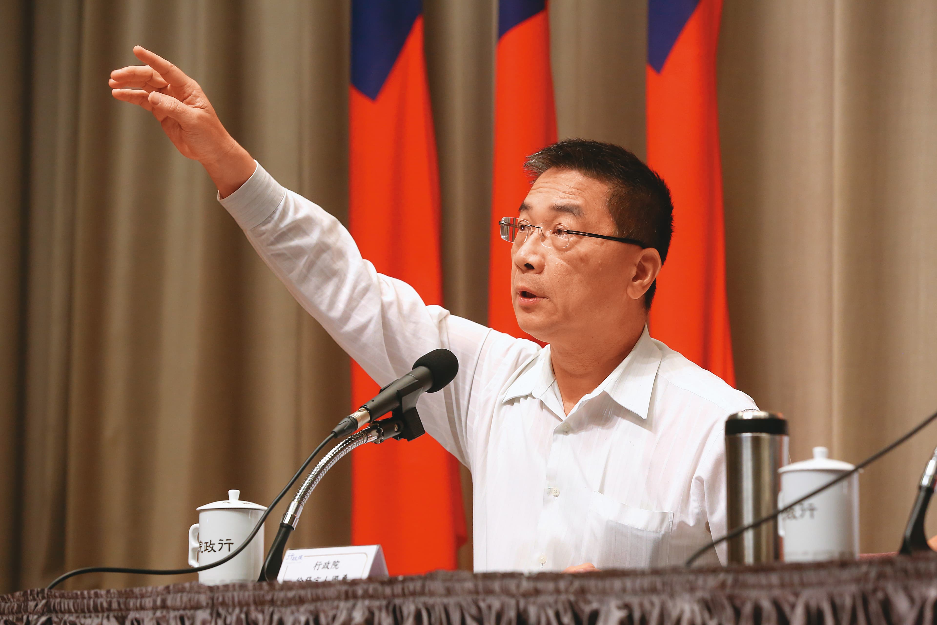 綠營新北市長人選陷入困局,高層布局年底選戰籌組「政務官戰隊」時,一度鎖定內政部長徐國勇是口袋名單。