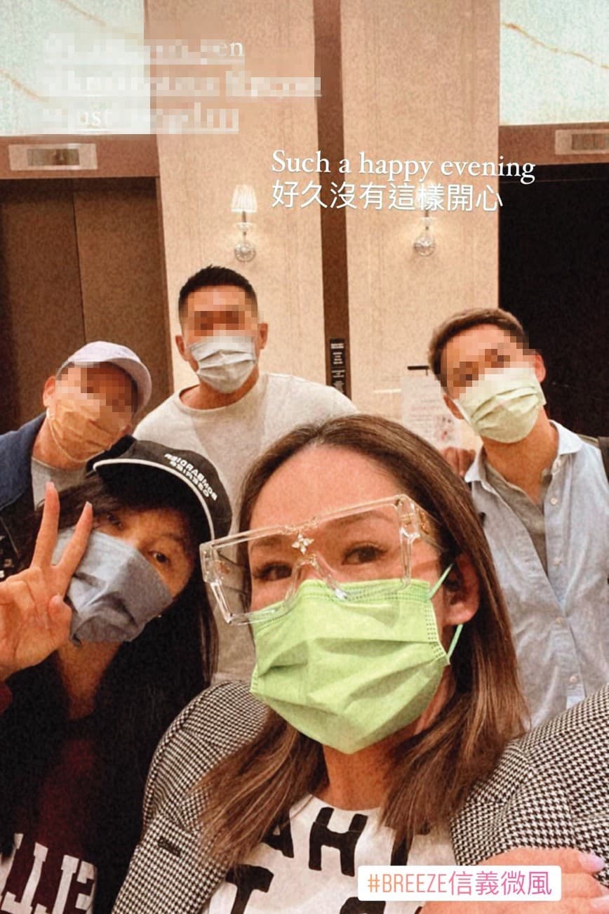 聚會有男有女,不過孫瑩瑩(前排左)與眾人合影時不見男友蹤跡。(翻攝自蕭亞軒IG)