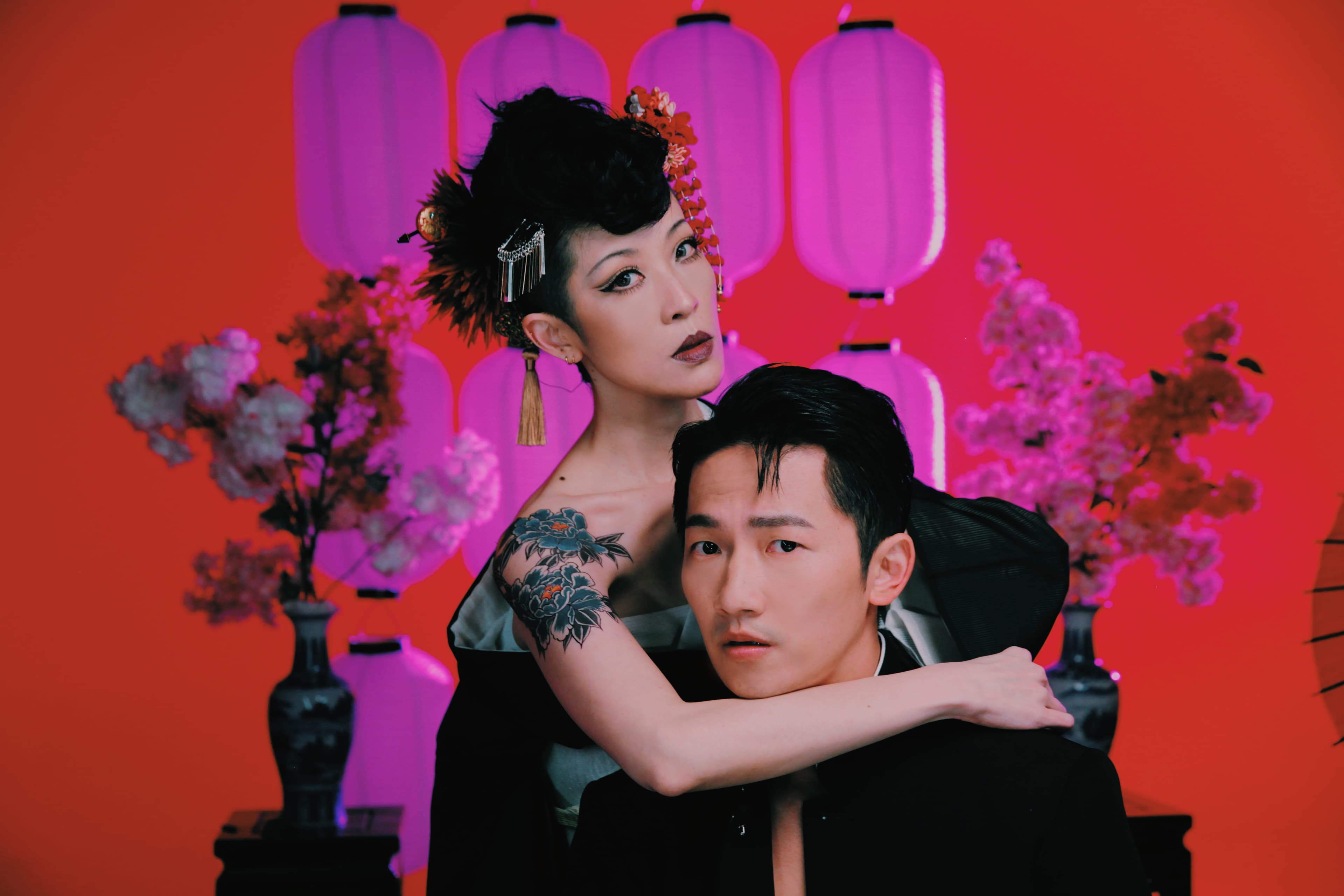 蔡昌憲與陳珊妮合唱〈無火的夜市〉。(何樂音樂提供)