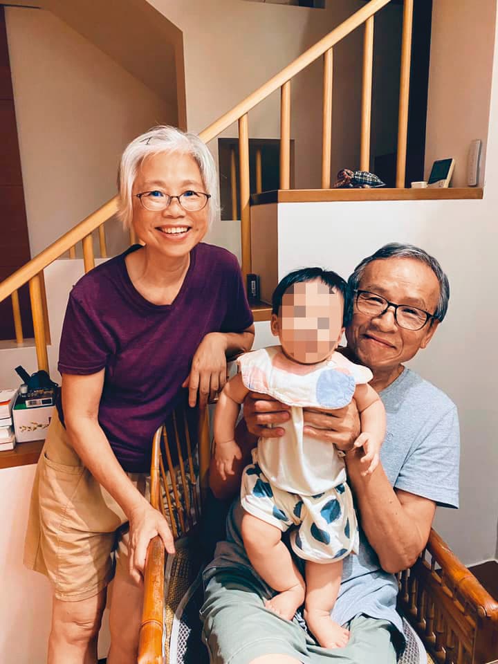 吳念真在臉書分享抱孫照。(翻攝吳念真臉書)