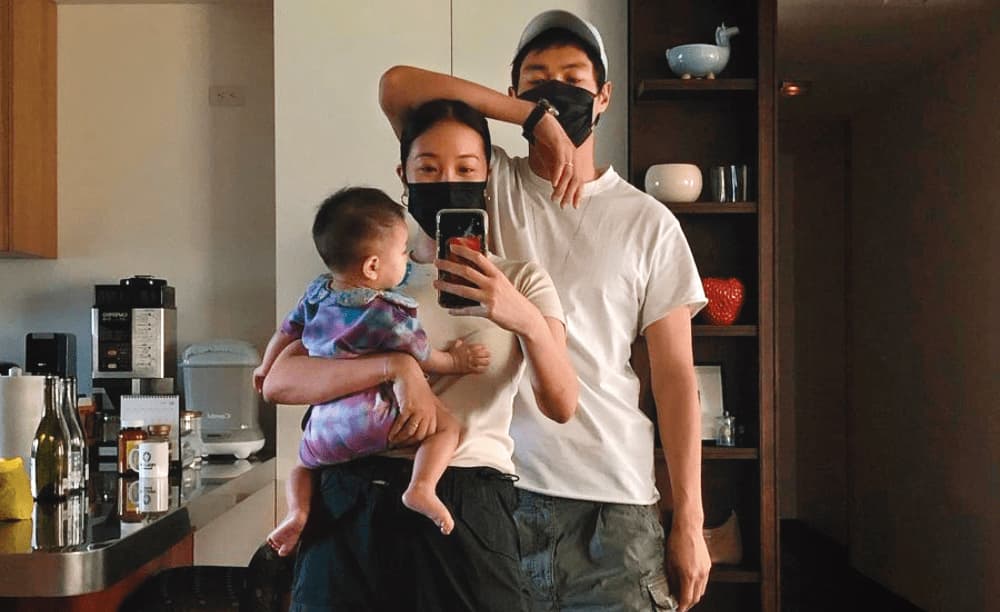 楊祐寧曾貼出太太Melinda所拍的全家福,是疫情間的一家日常。(翻攝自楊祐寧IG)
