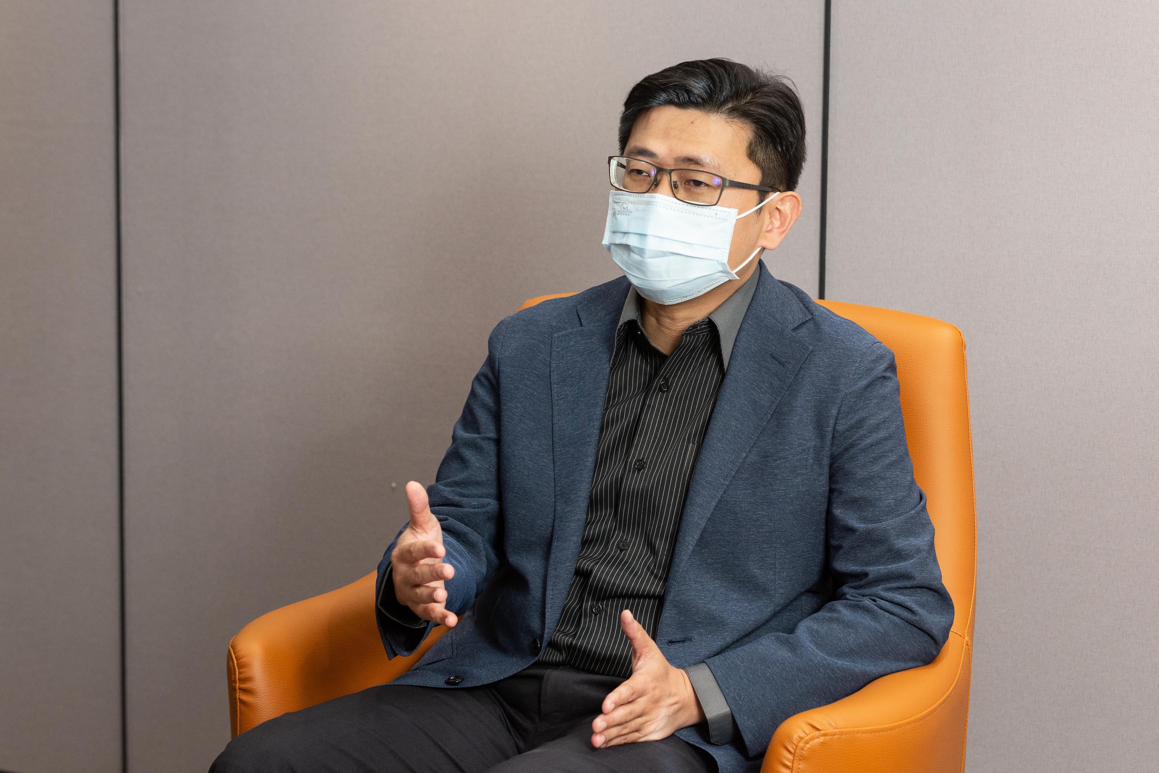 盧俊偉認為線上閱讀是趨勢,漫畫勢必要往數位化的方向走。