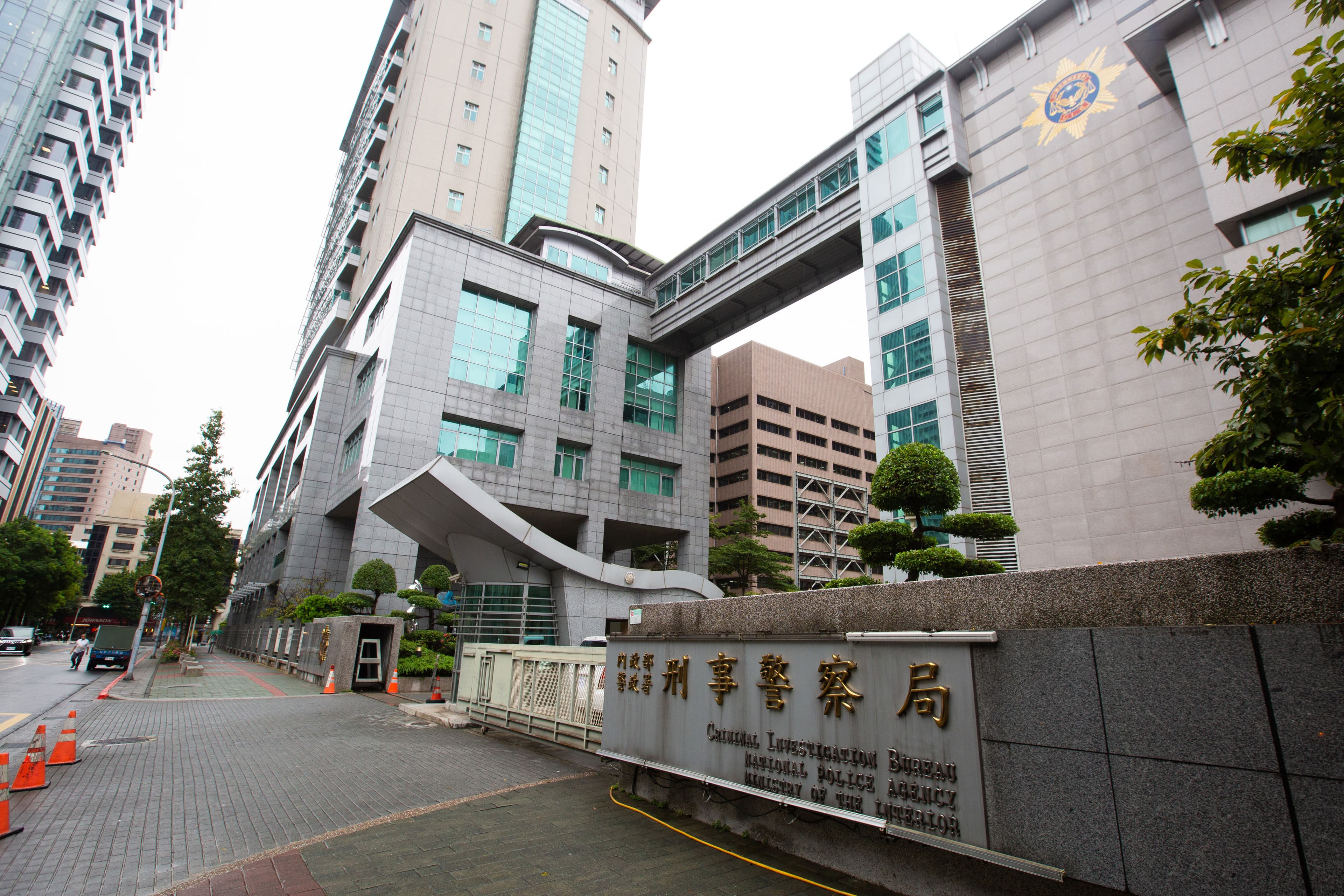 刑事警察局近期追蹤境外投資詐騙案,發現「香港仙股」暗藏陷阱。