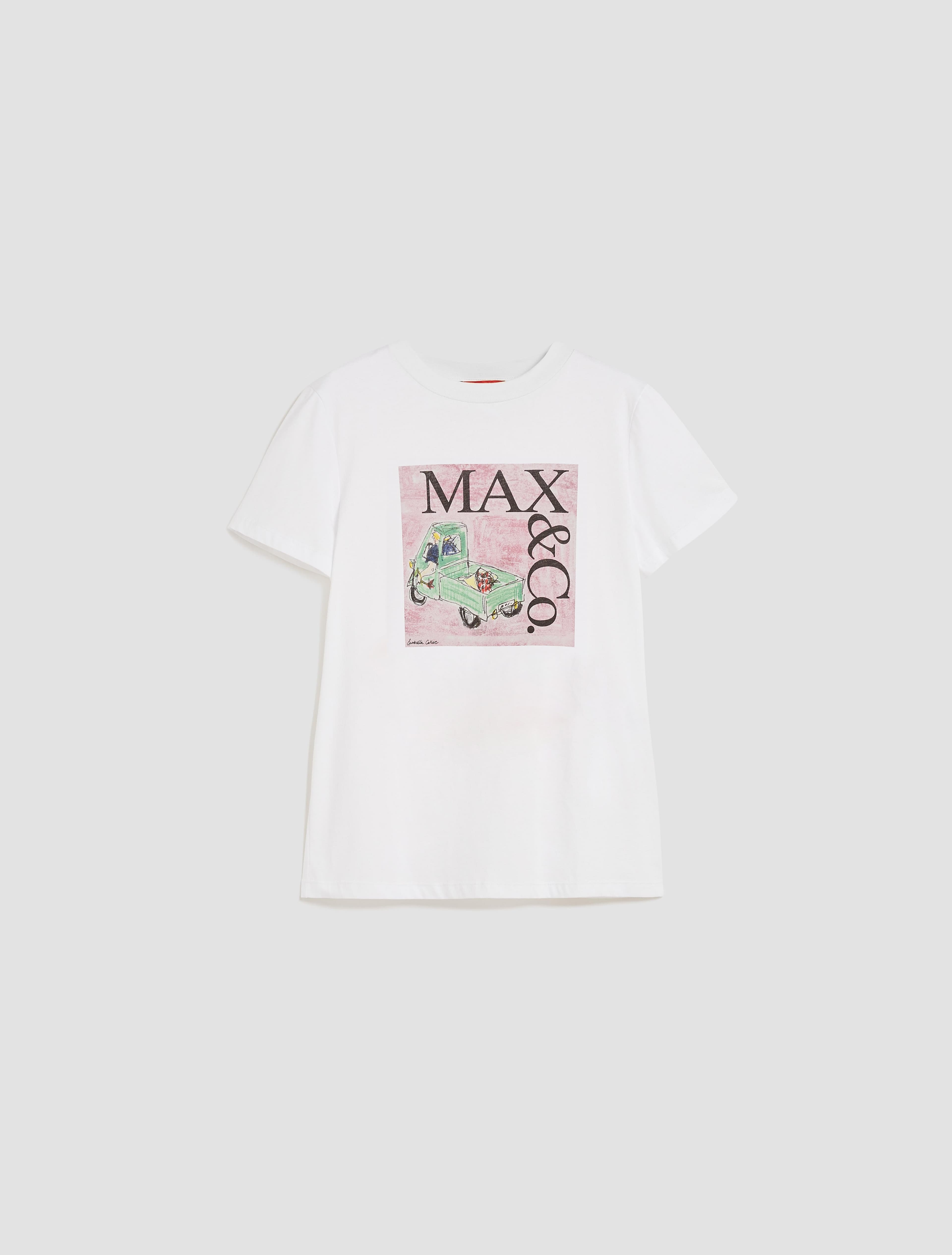 《華麗的冒險》插圖方型LOGO T-shirt NT$7,900 MAX&Co. （MAX&Co.提供）