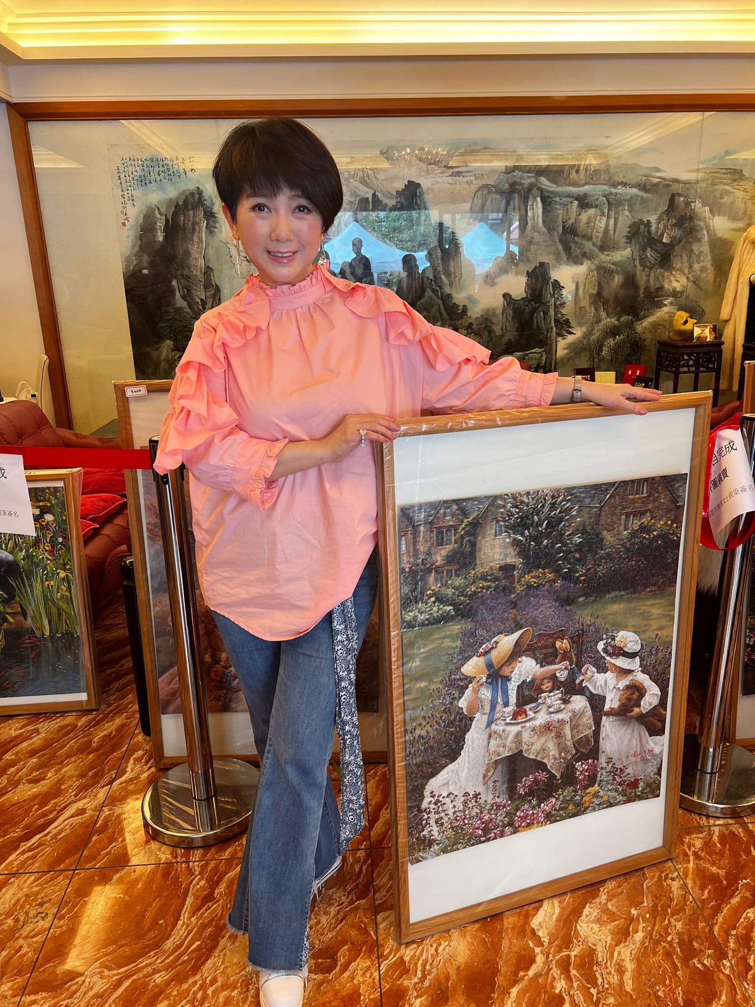周思潔收藏了瓊瑤的簽名拼圖。(「瓊瑤故事館籌備處」提供)
