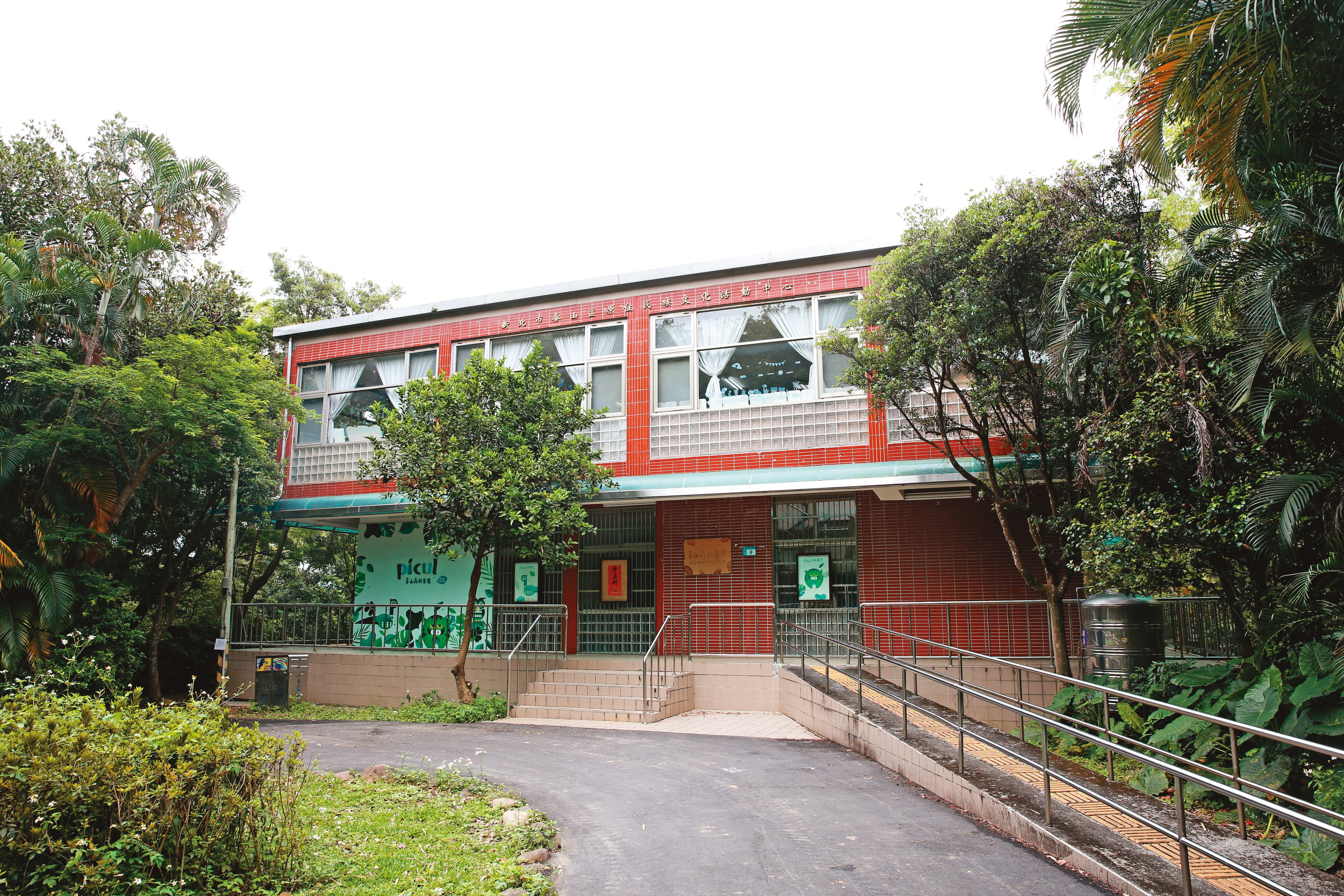 新北市泰山森林書屋是朱立倫擔任市長時期的政績，如今遭譏淪蚊子館。