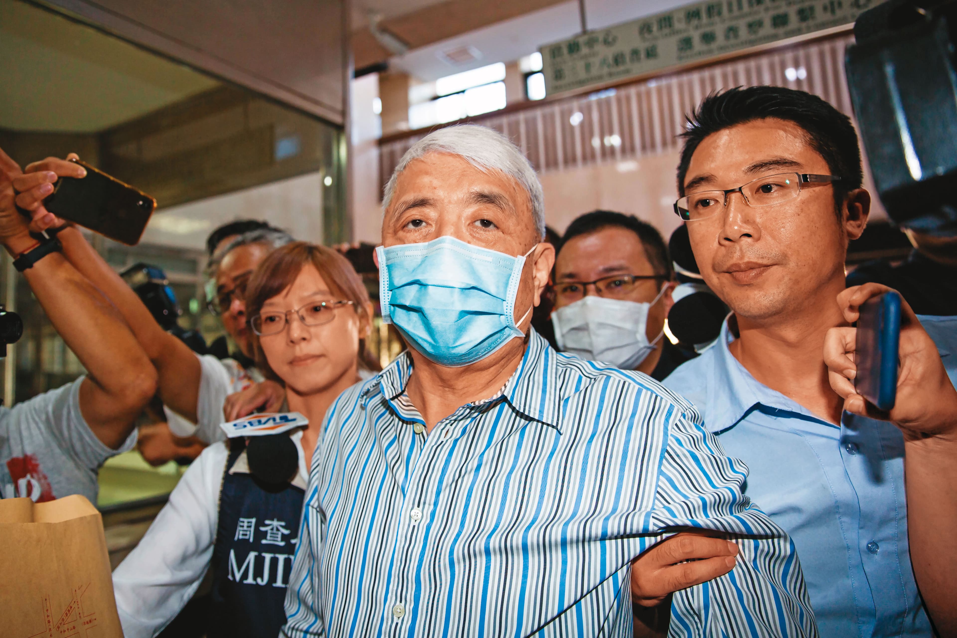 李恆隆為搶回SOGO經營權,官司訴訟近20年,為了召開公聽會力拚《公司法》修法,涉及行賄朝野立委遭訴。