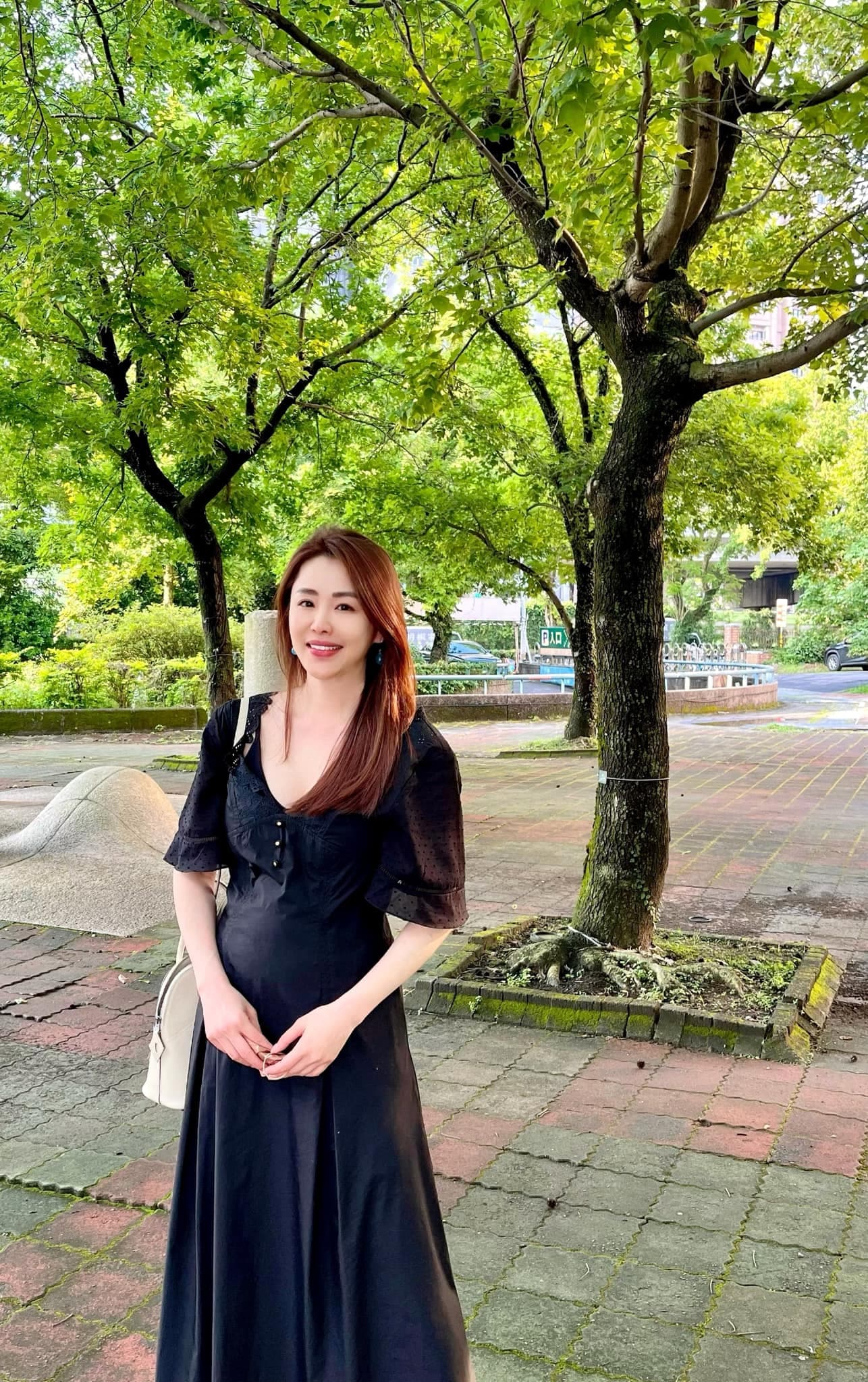 李婉鈺小腹隆起充滿「孕」味。(翻攝李婉鈺臉書)