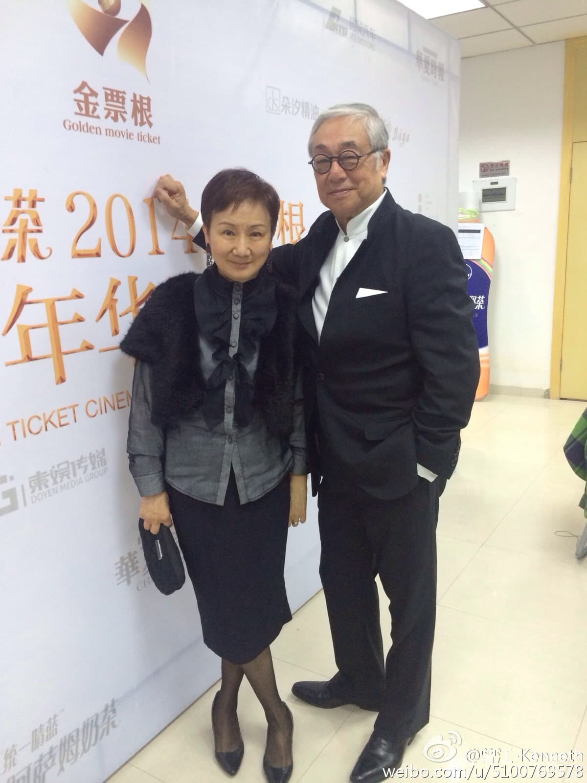 曾江的第3任妻子焦姣來自台灣,2人於1994年結婚。(曾江微博)