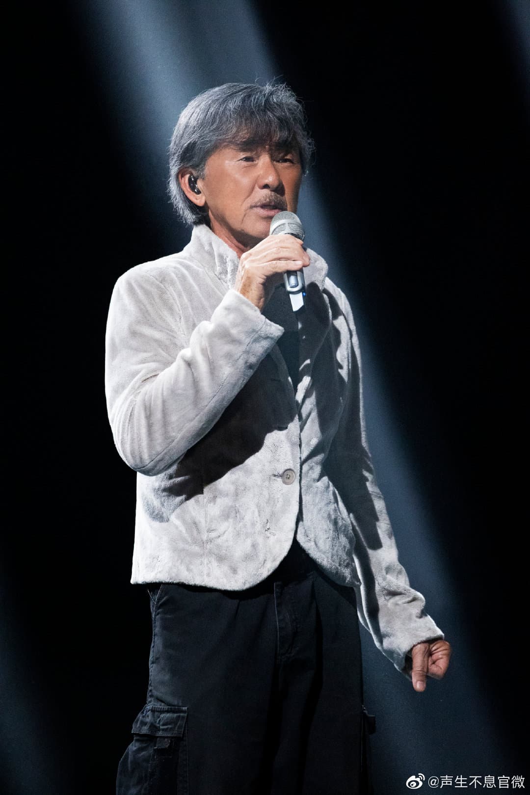74歲的林子祥唱武俠組曲,讓觀眾彷彿回到看武俠港片的90年代。(聲生不息官博)