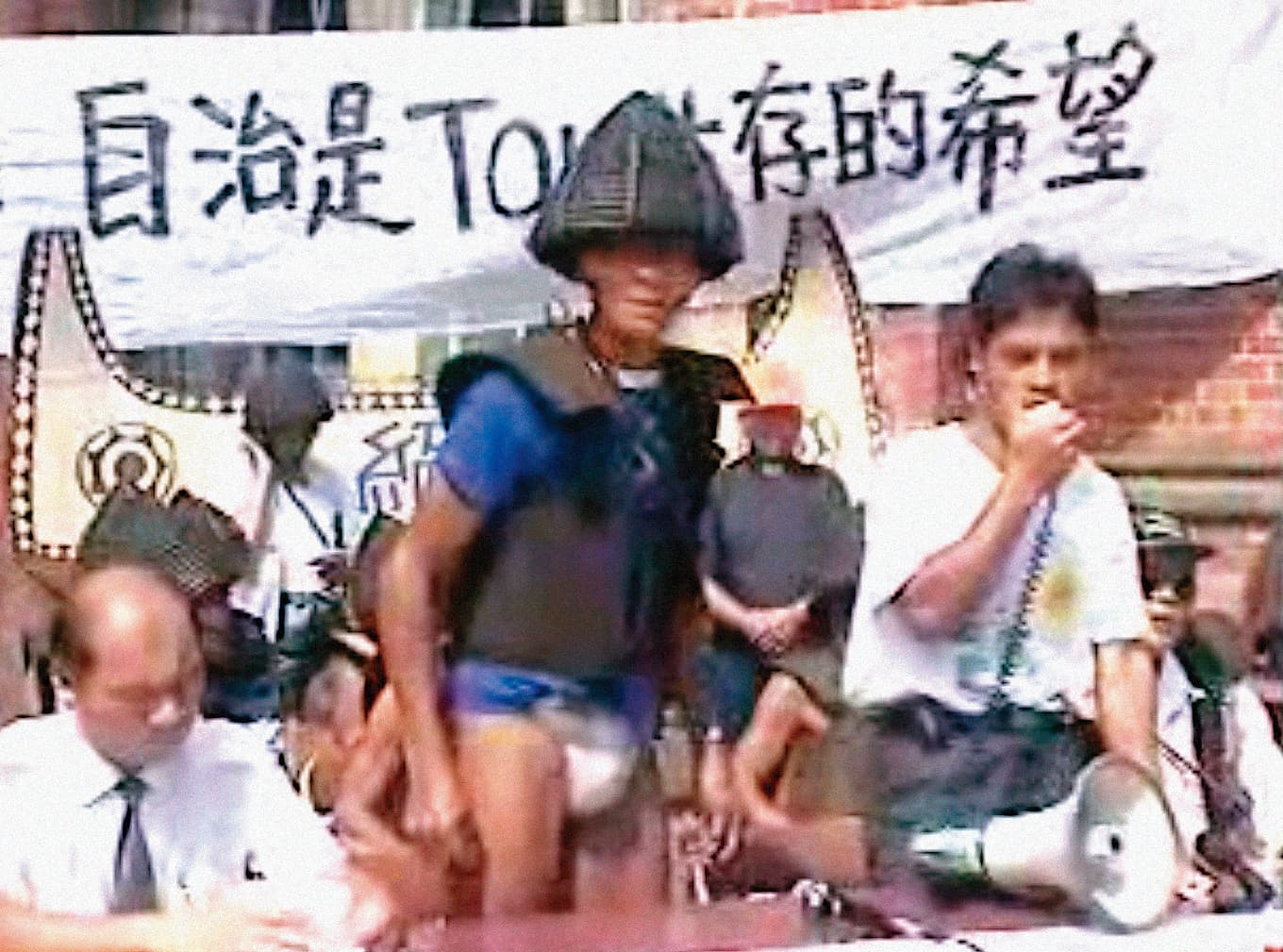 李道明透過紀錄片關注蘭嶼反核廢料場的議題。(李道明提供)