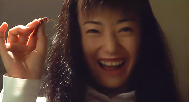 現年45歲的菅野美穗於1999年電影《高校惡靈富江》擔綱女主角,她的邪惡笑容被認為是《富江》真人版演出中,最寫實的代表。(網路圖片)