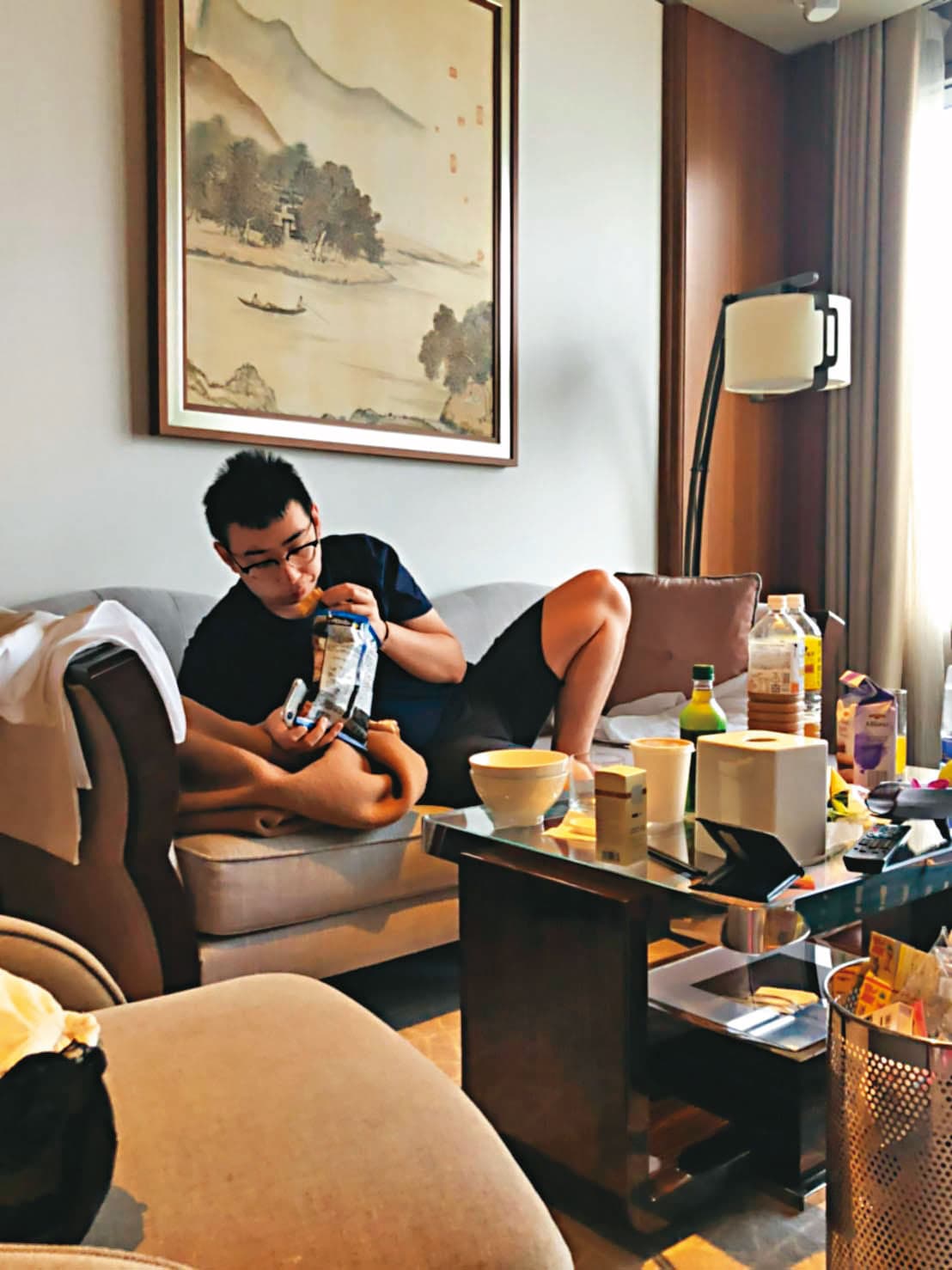 A女曾跟著徐男入住香格里拉大飯店，她說服務員都認得徐男，還會鞠躬歡迎他回去。（讀者提供）