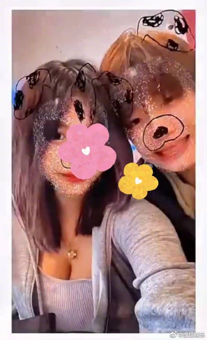 網友批評天天未成年不該網戀，也對女孩的衣著過度暴露有意見。（網路圖片）
