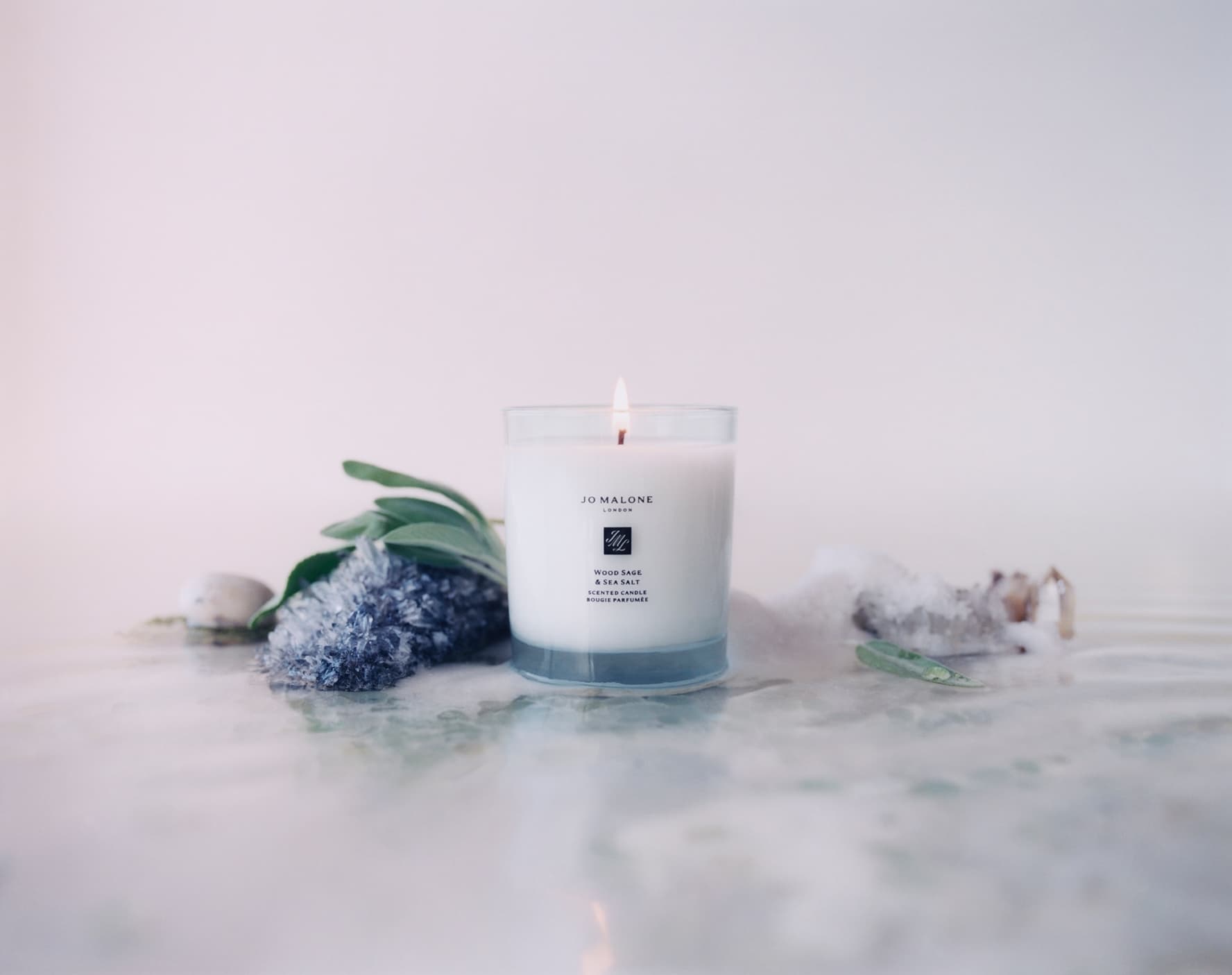 英倫遨游系列鼠尾草與海鹽香氛工藝蠟燭。200g/NT$2,700(Jo Malone London提供)