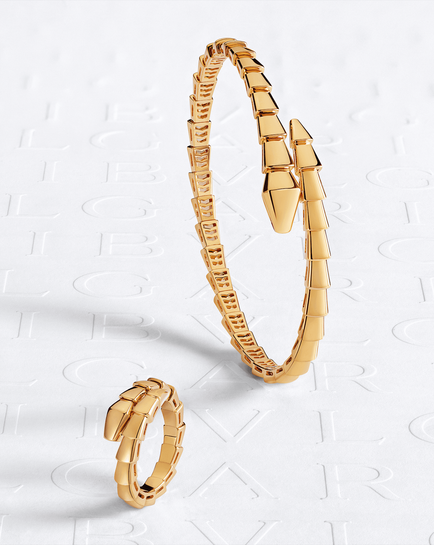 2022 BVLGARI Serpenti Viper系列推出單色手環與戒指。(寶格麗提供)