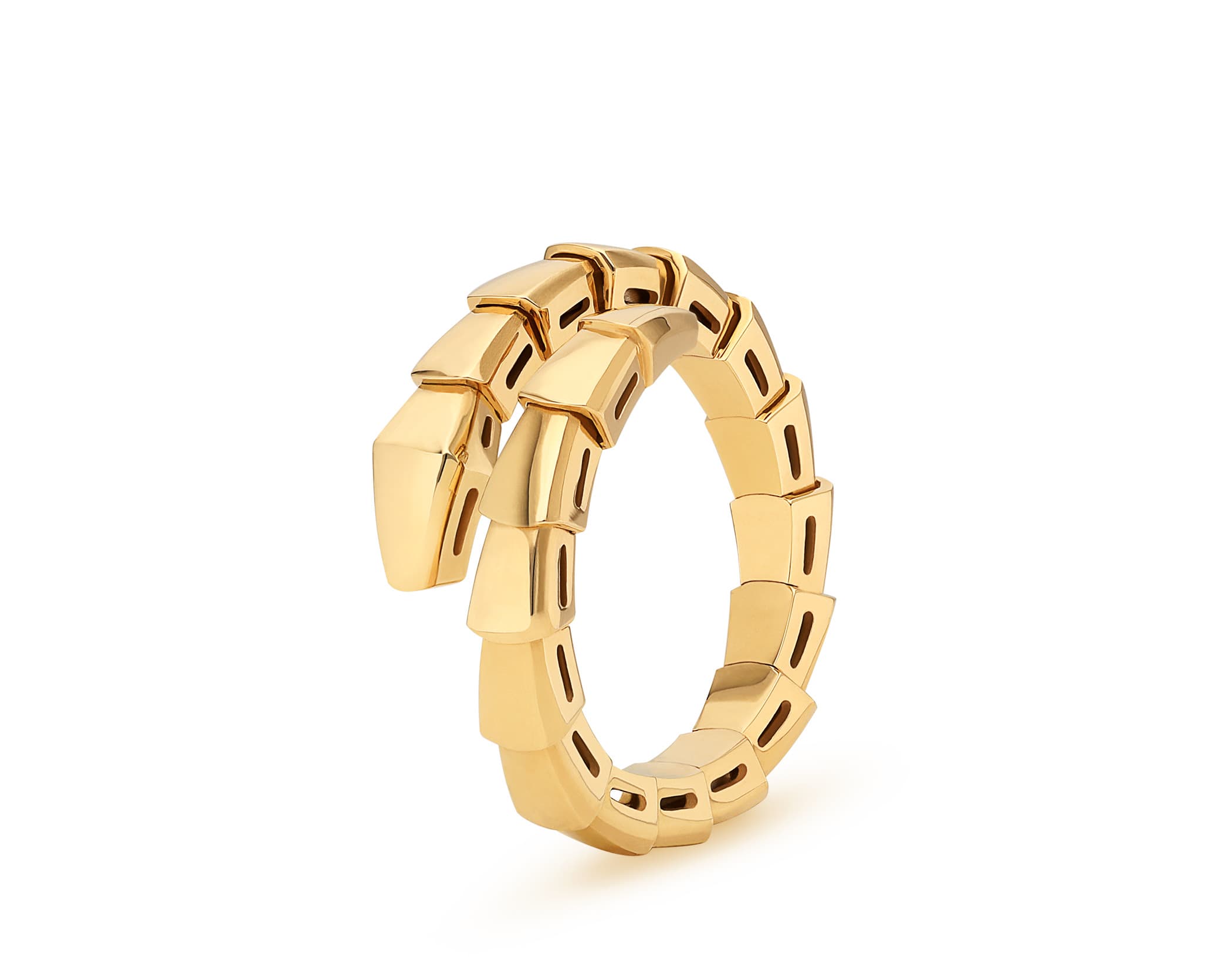 Serpenti Viper系列黃K金戒指。NT$62,800(寶格麗提供)