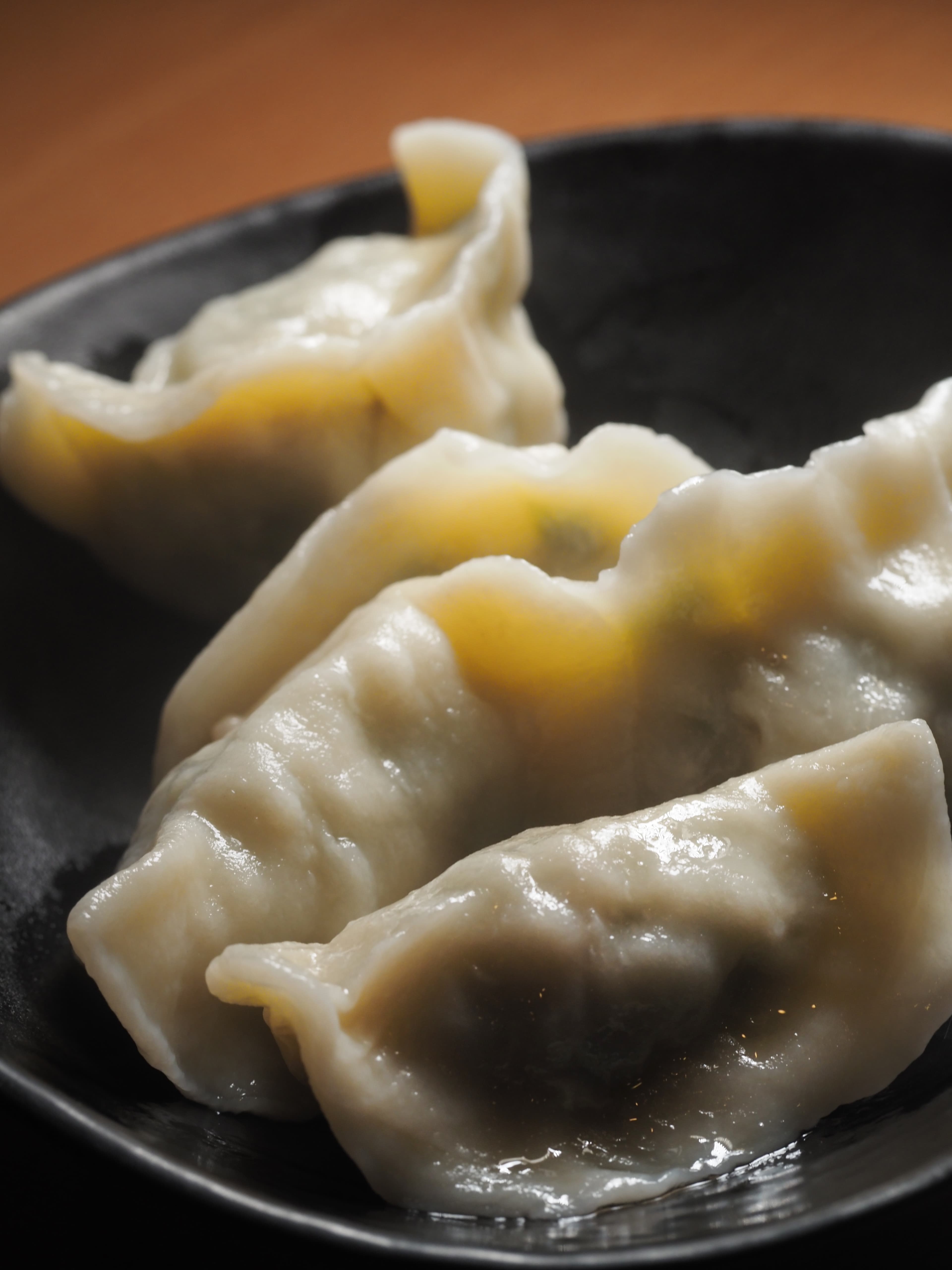 「一兩元寶」是個頭頗大的韭菜豬肉水餃，但因為沒帶秤出門吃飯，無從查證是否真的一兩。（50元／5個）