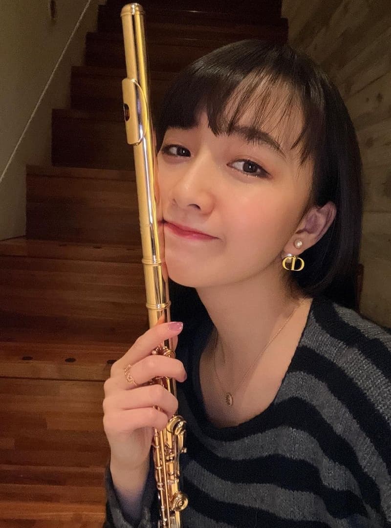 Cocomi為表現更完美音色,錄製《心愛樂章 de l’amour》專輯使用了3支長笛。(翻攝Cocomi IG)