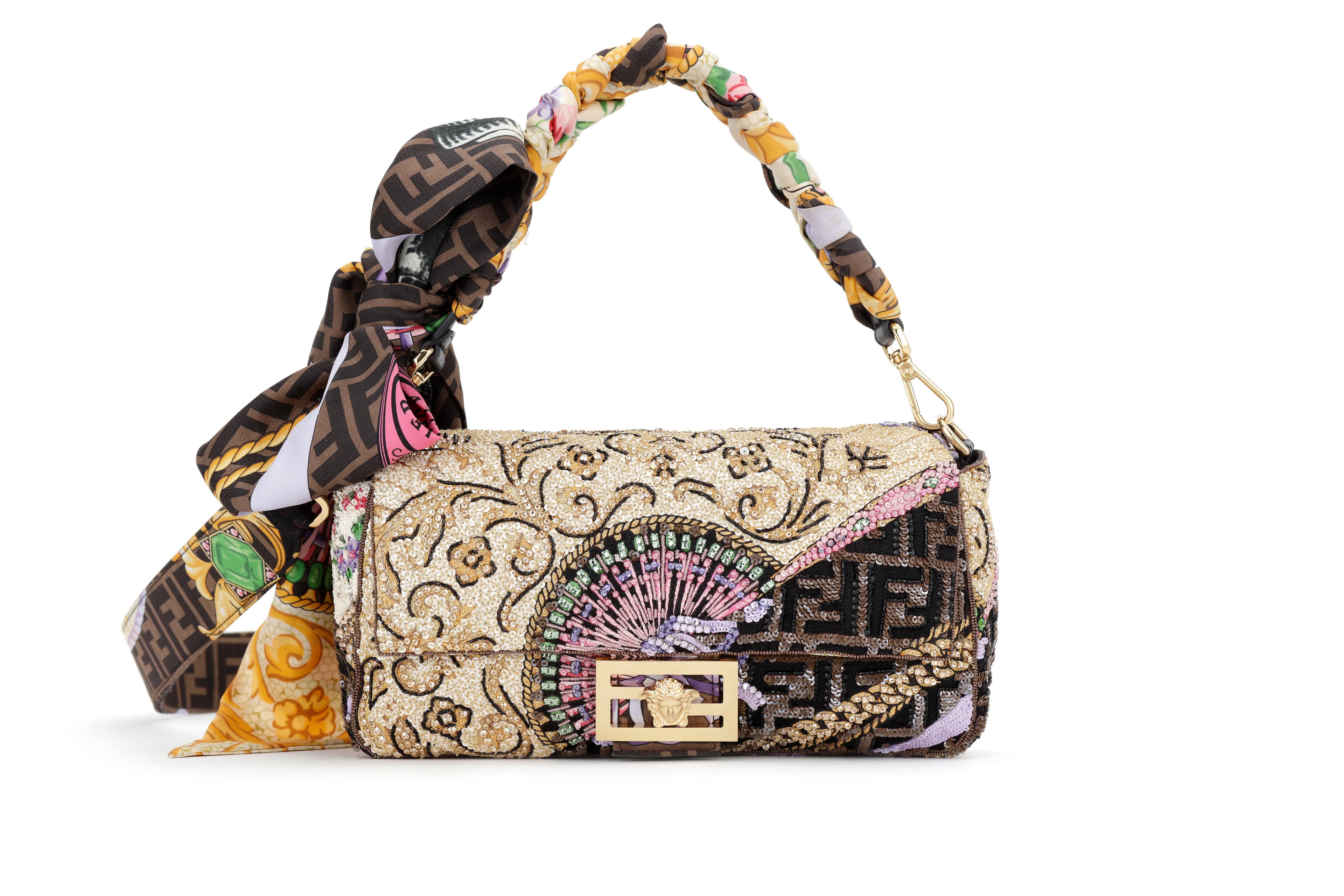 FENDI FENDACE膠囊系列綁帶造型Baguette。NT$290,000（FENDI提供）
