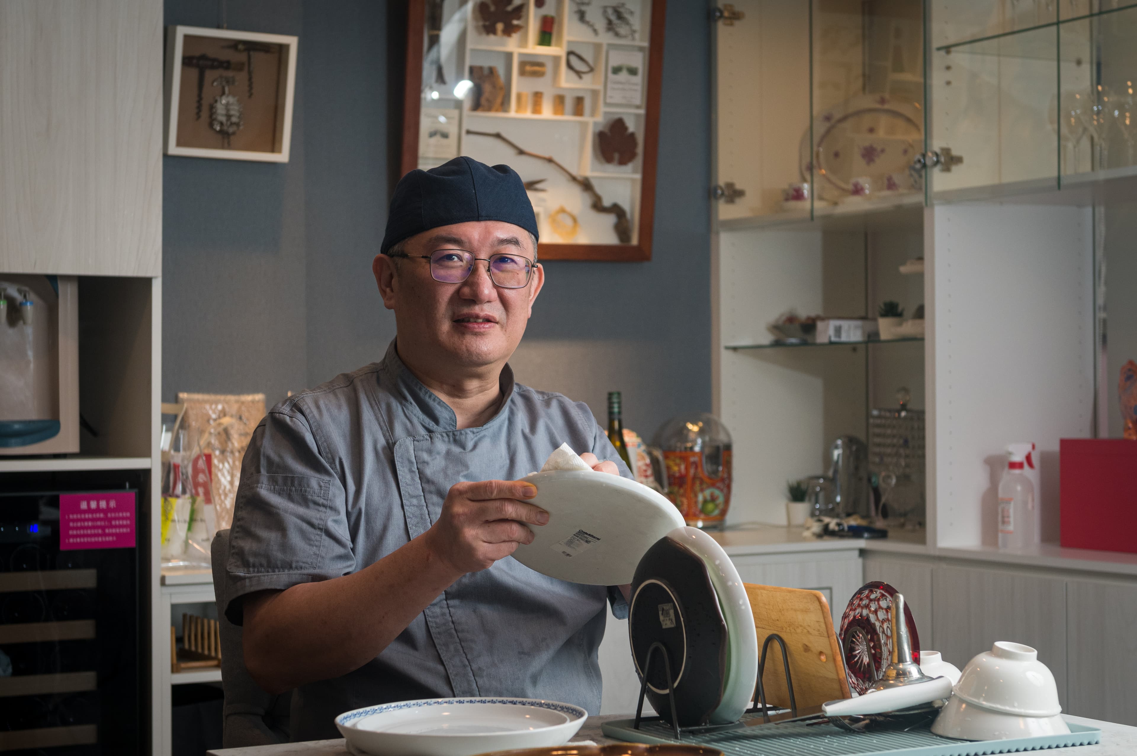 曾經舉家移居台東池上的王群翔，現在回到台北經營「王群翔慢食家宴 吃個飯吧」，持續致力推廣品米及好好生活的理念。