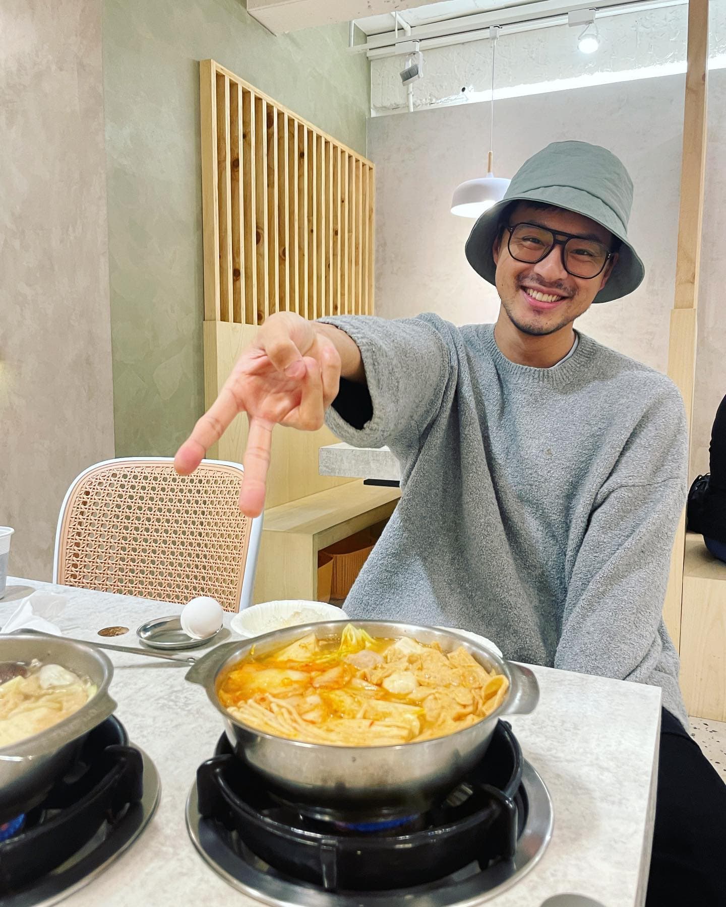 孫其君開拉麵店遇到疫情禁止內用而收攤。(翻攝自孫其君臉書)