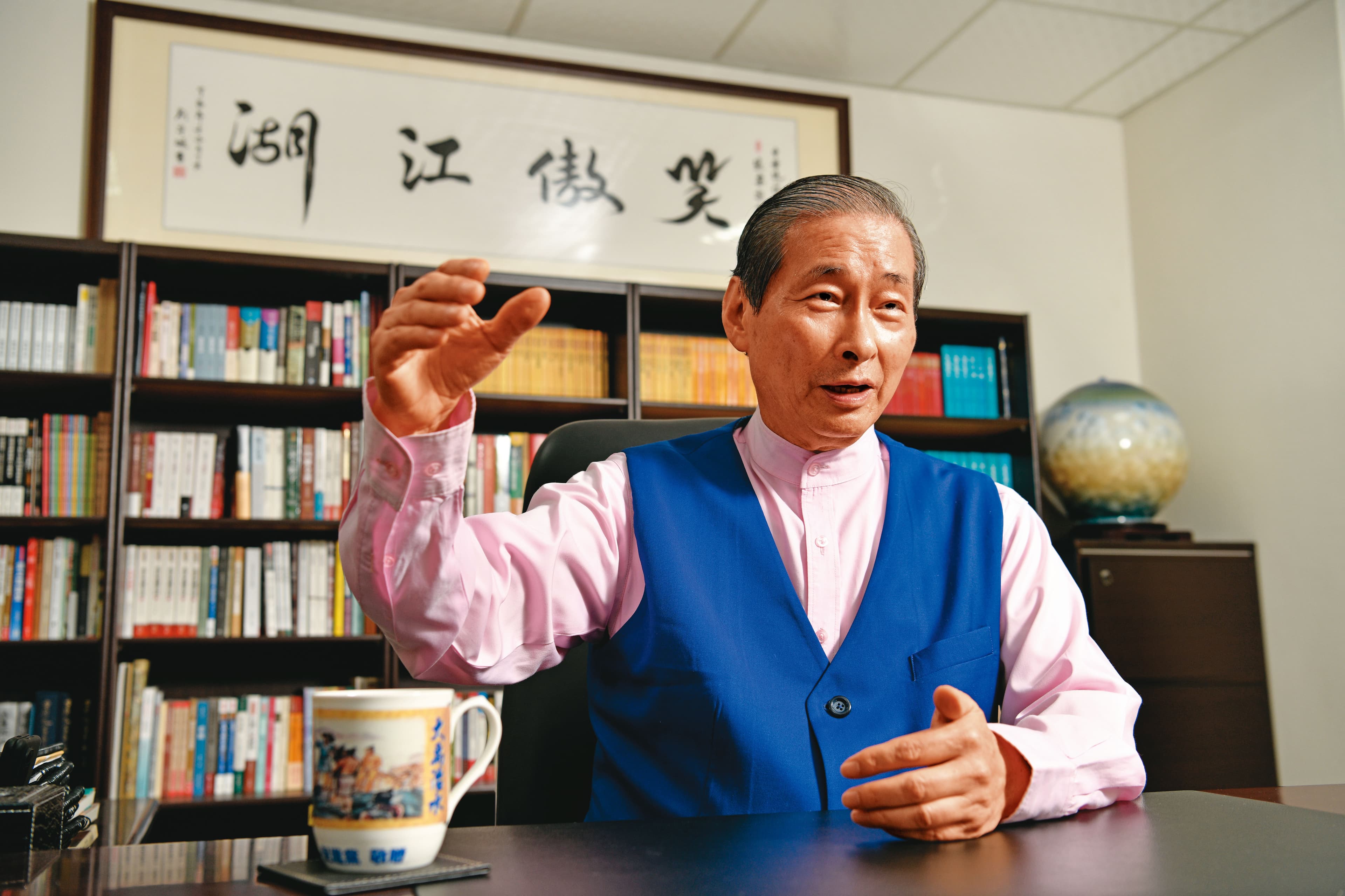 竹聯幫大老白狼張安樂透過柬埔寨人脈,順利營救出五名台灣年輕人。