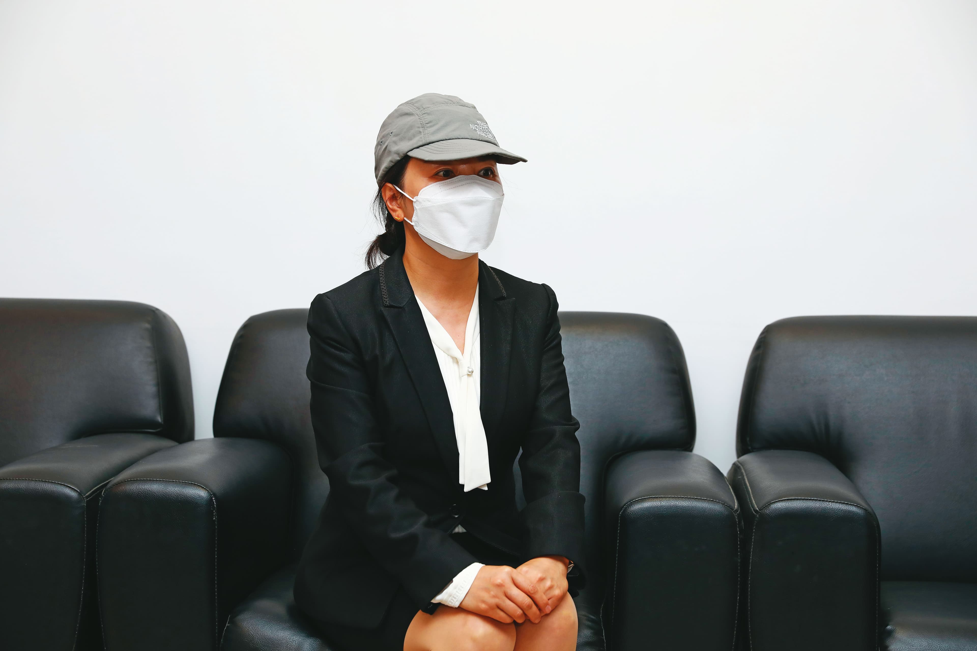 林母(圖)為了營救兒子,特別找上竹聯幫大老白狼張安樂協助。