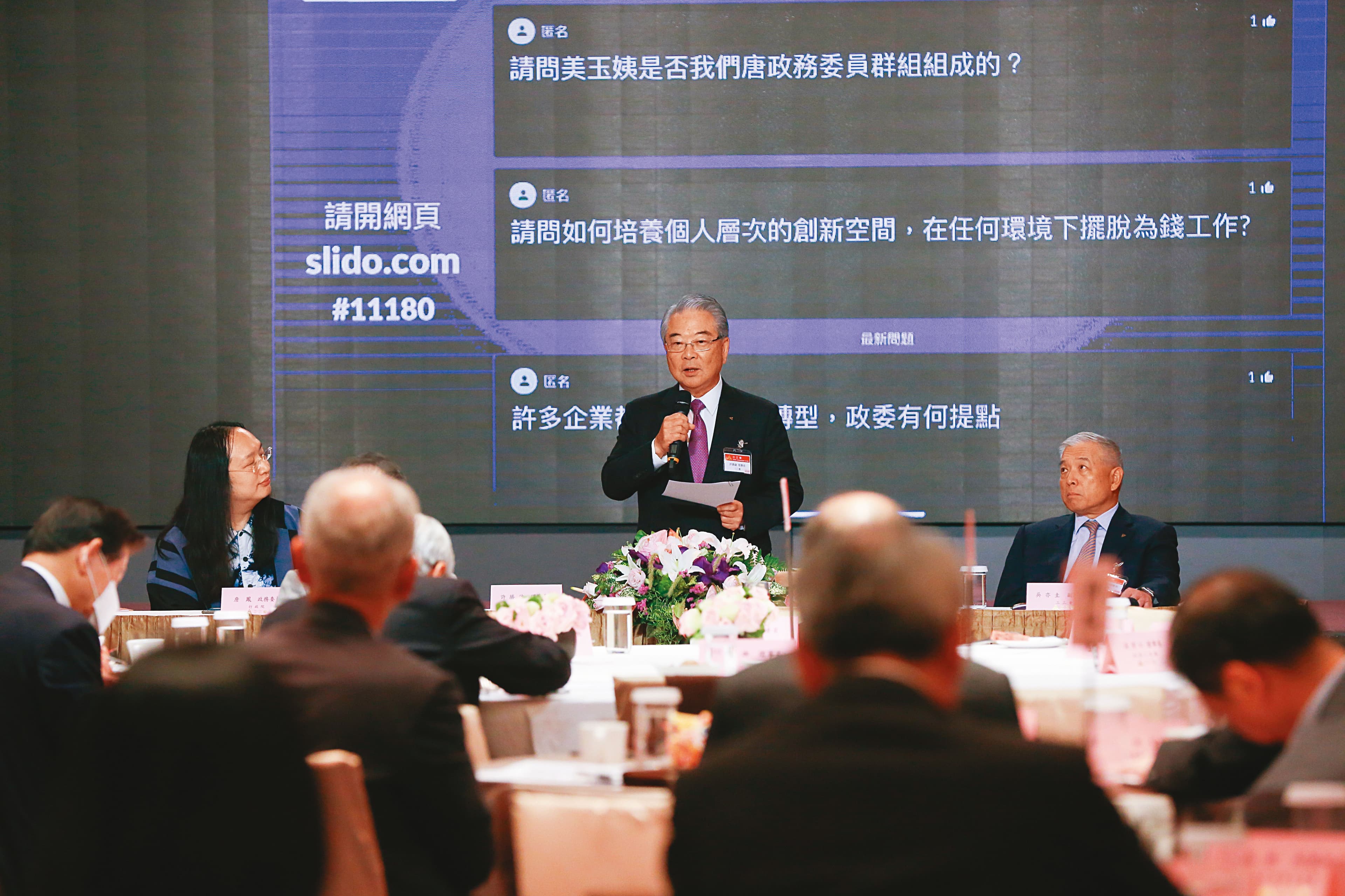 許勝雄(中)為人謙和卻直言敢諫,被業界推選為公協會代表,常對政府提供建言。