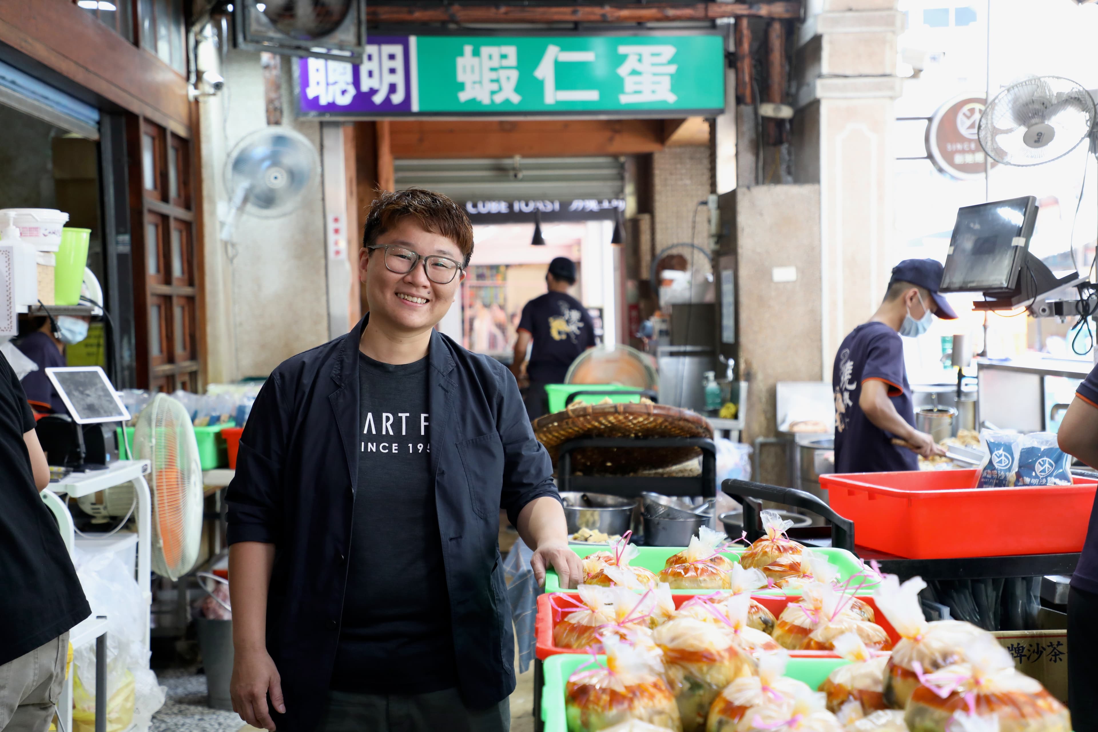 「林聰明沙鍋魚頭」執行長林佳慧透過線上線下佈局,成功將老店品牌化。