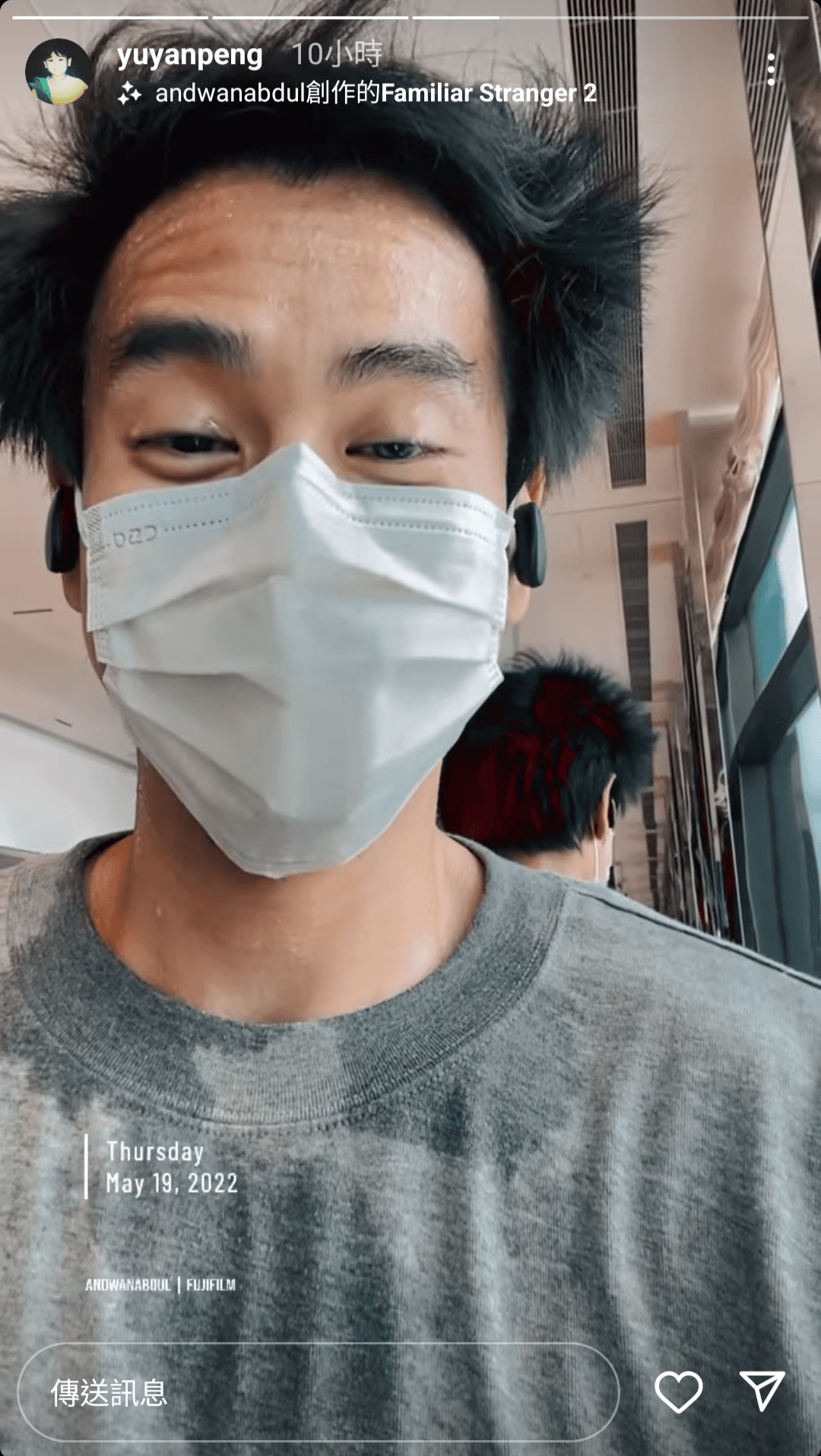 彭于晏再接再厲,又放送汗濕亂髮照,口罩都滴出水,看起來像剛做完運動。(翻攝自彭于晏IG)