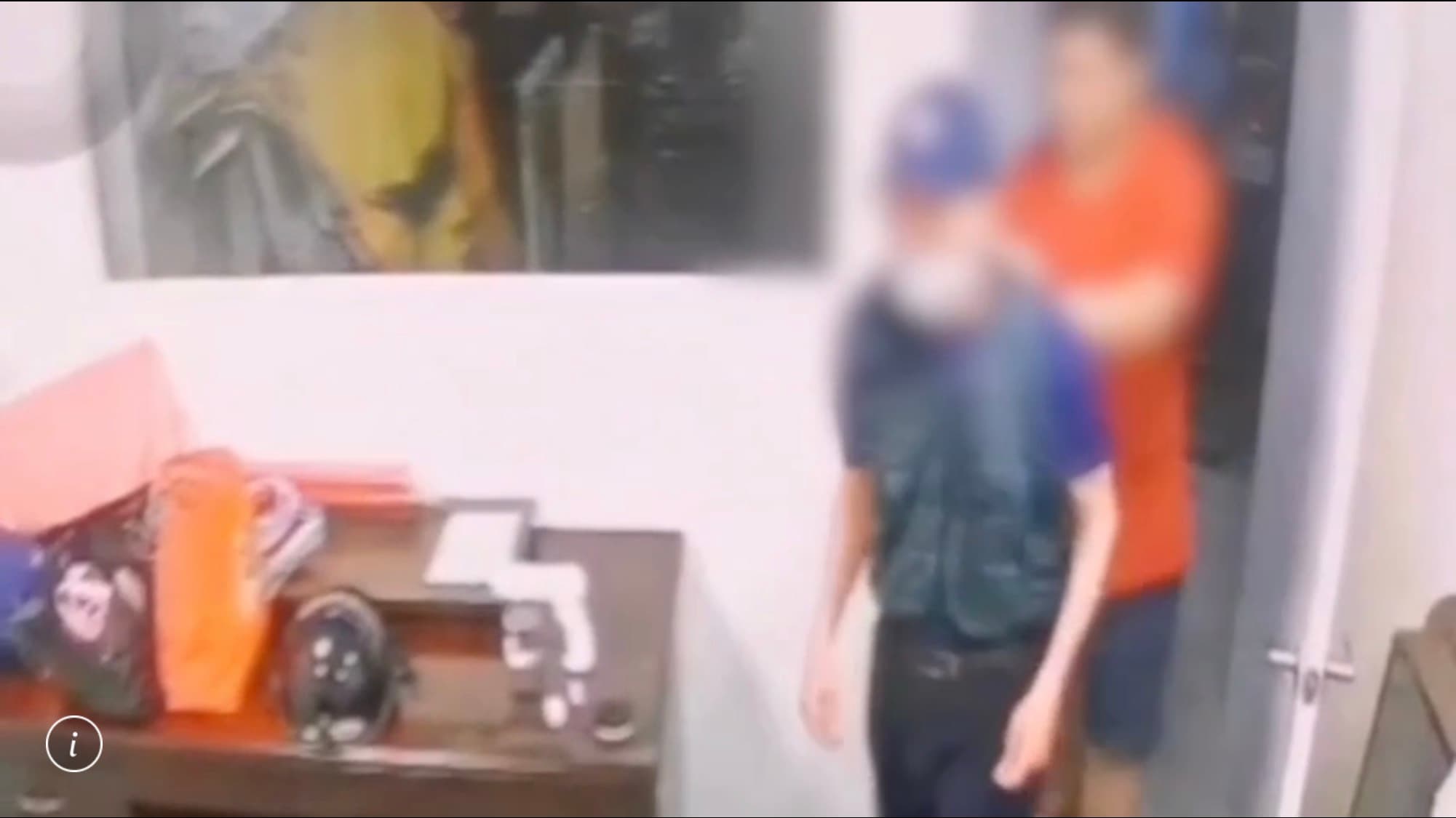 公司員工監看監視器發現翁男行竊，立即追出去逮人。（翻攝畫面）