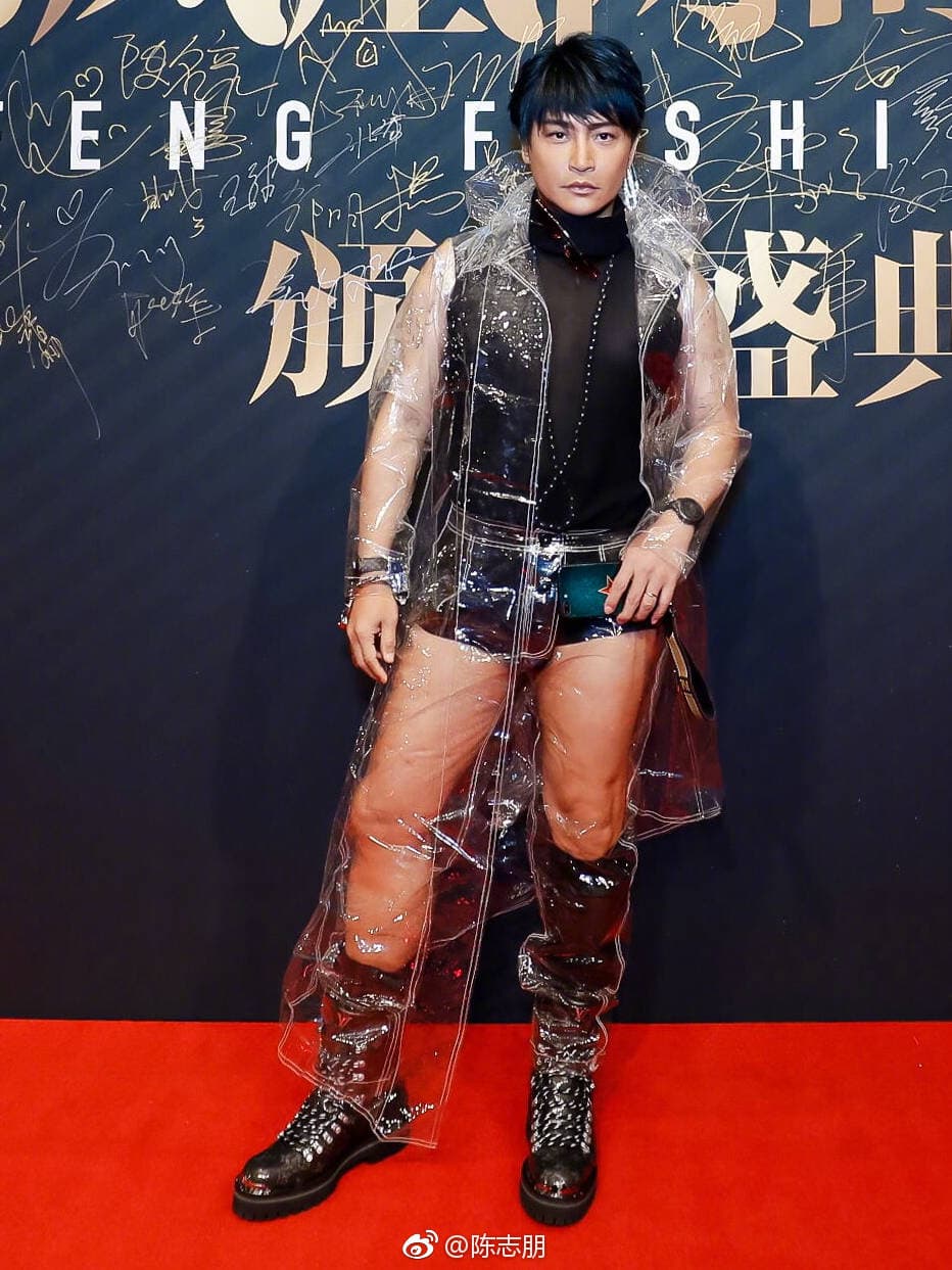 前幾年陳志朋常穿著奇裝異服出現，令人大惑不解，甚至傳她是遭經紀人所逼，但陳志朋否認。（翻攝陳志朋微博）