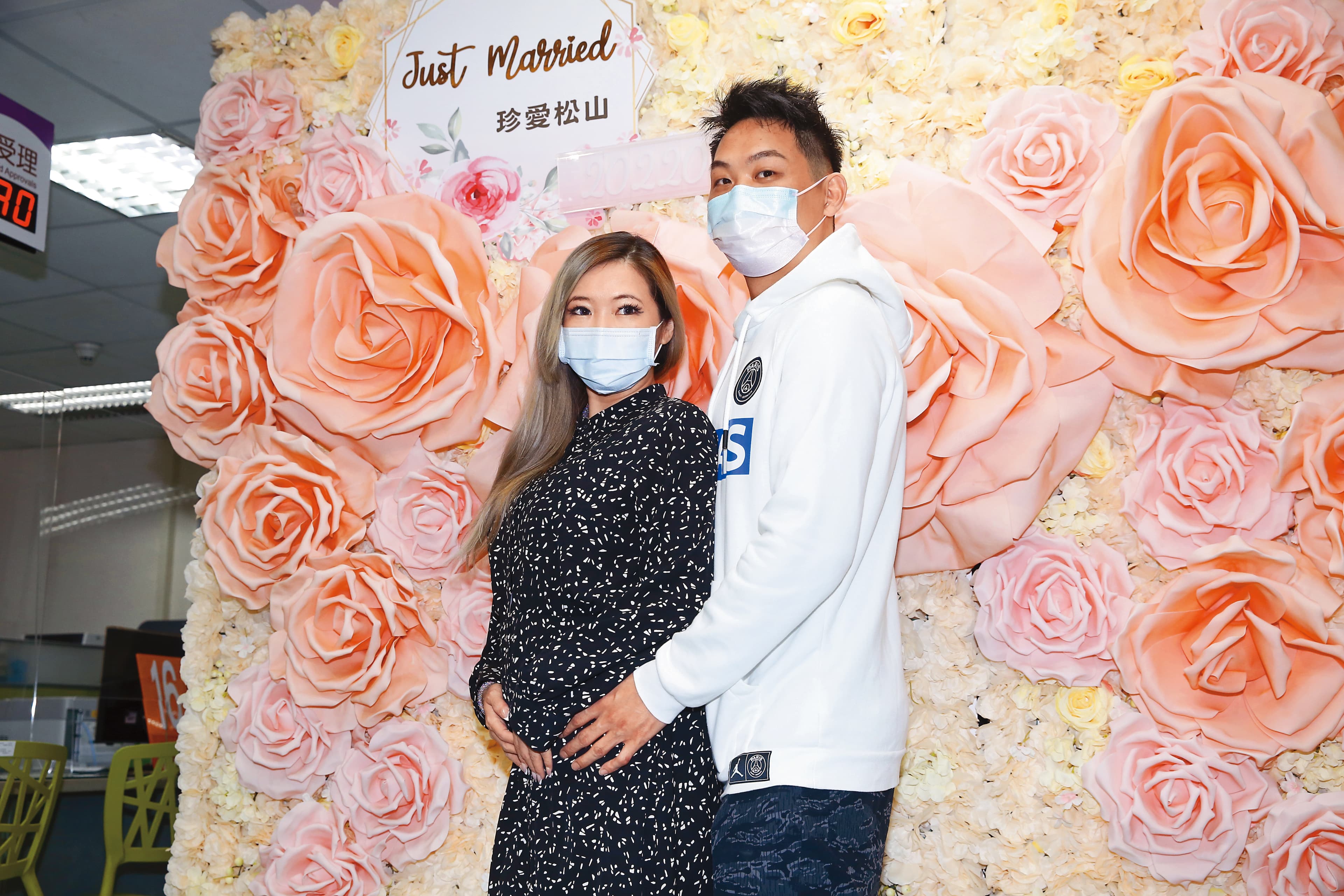 Makiyo(左)選在有「我愛你」諧音的520登記結婚,高調曬恩愛。