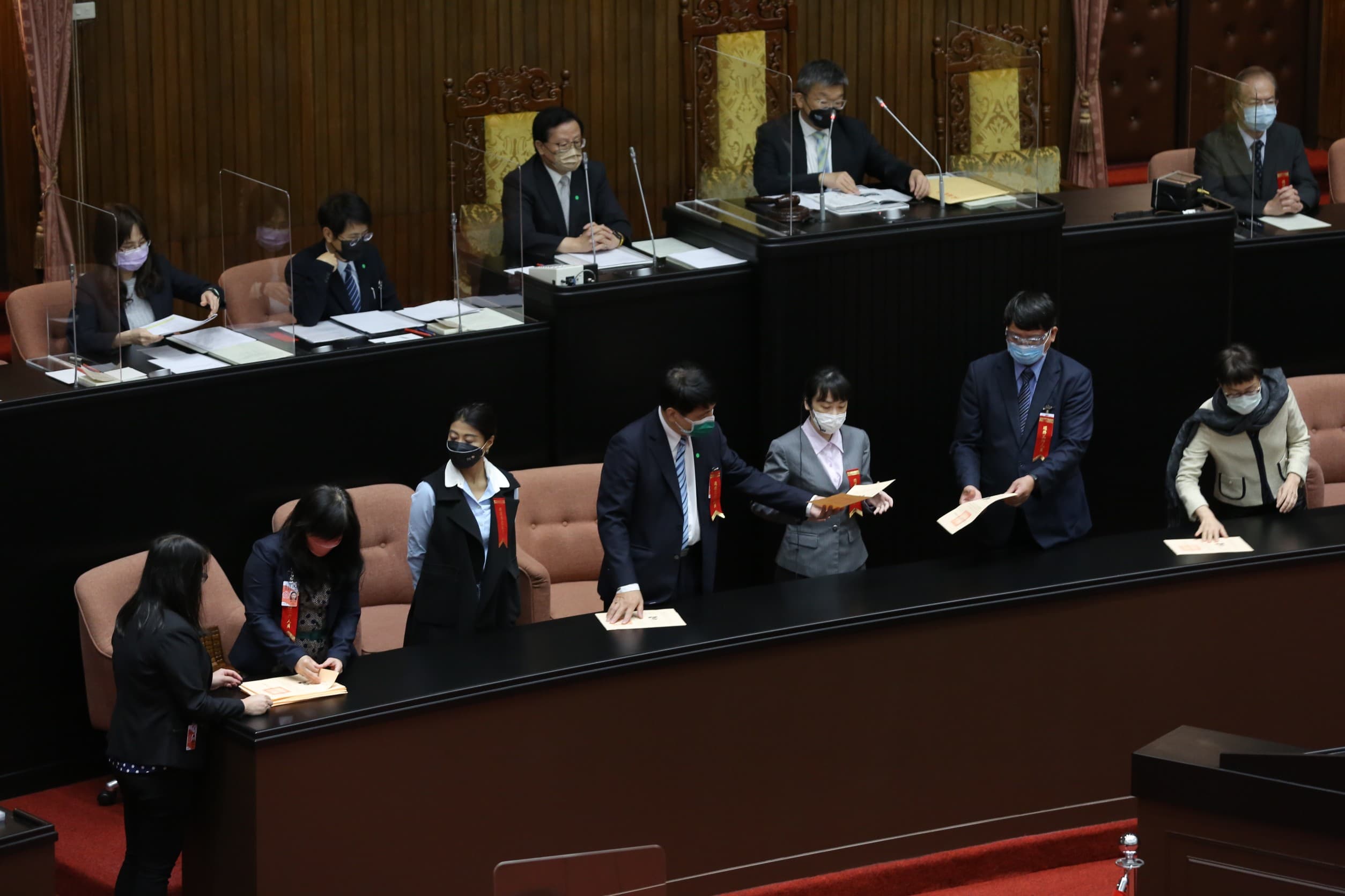 立法院今針對李鴻鈞的人事任命案進行投票。