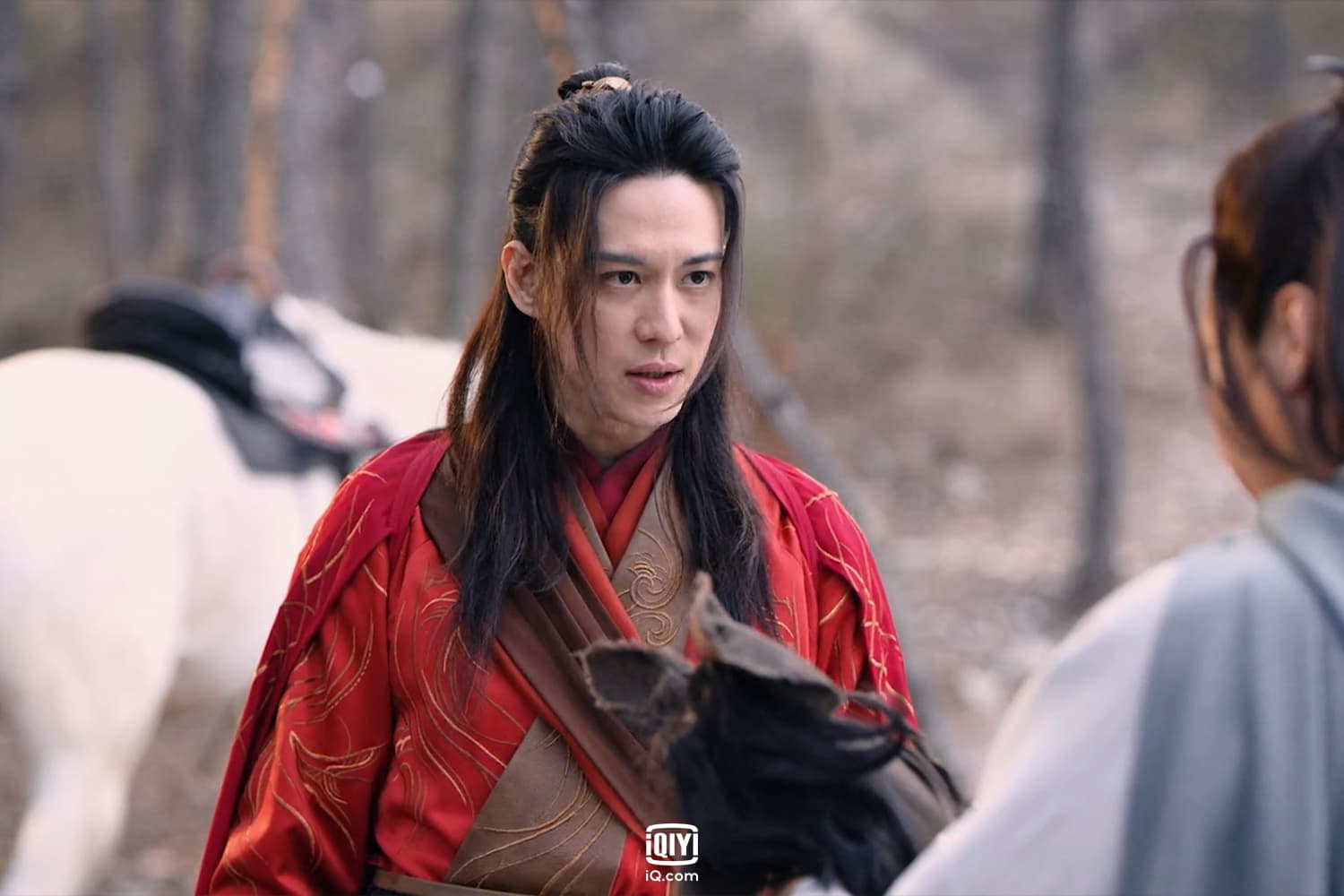 陳楚河主演《說英雄誰是英雄》英姿煥發,被封「行走的冰箱」。(愛奇藝國際站提供)