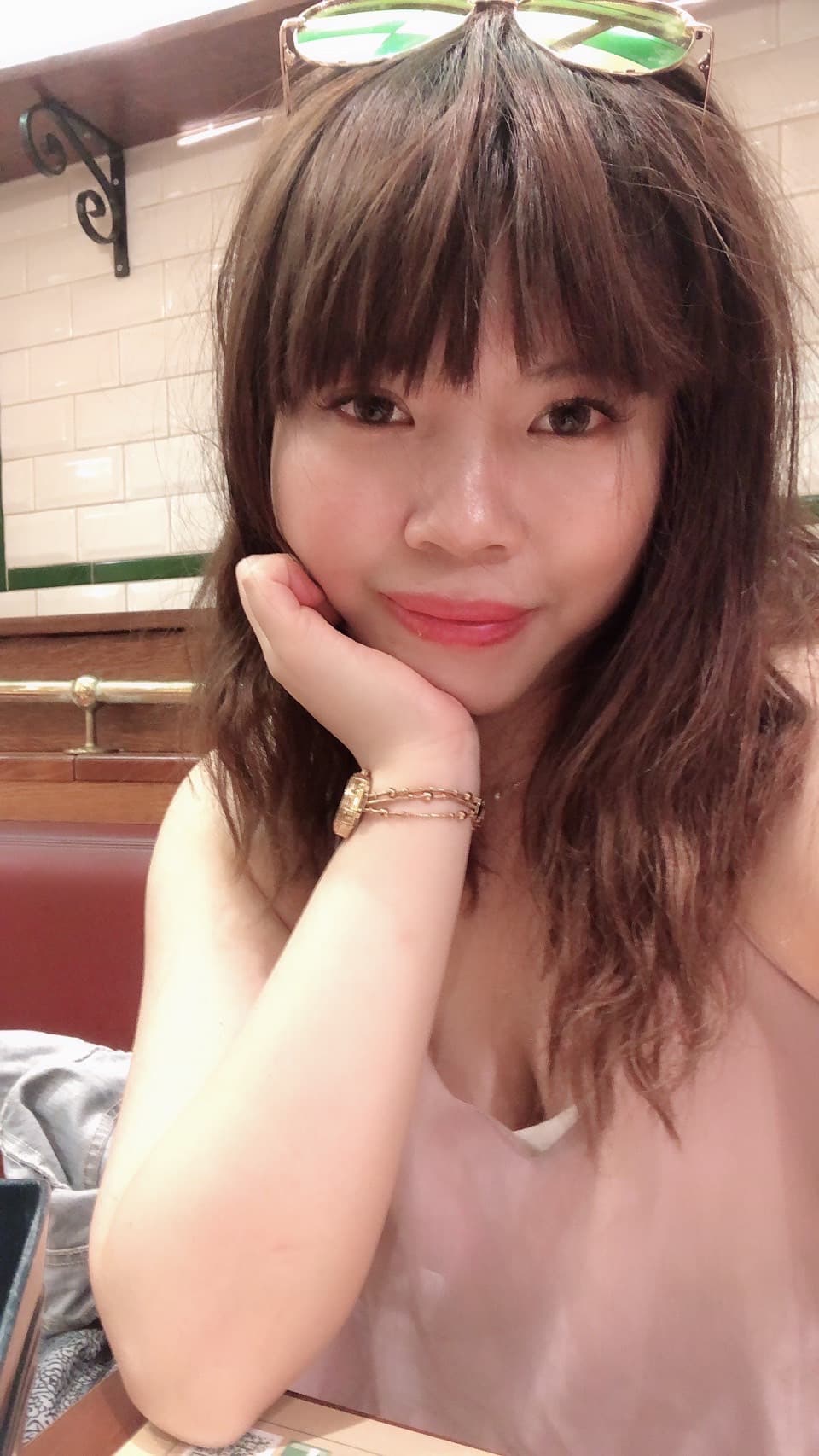 今年剛30歲的蕭玉鳳,從小在宗教家庭長大,現在是塔羅占卜師。(蕭玉鳳提供)
