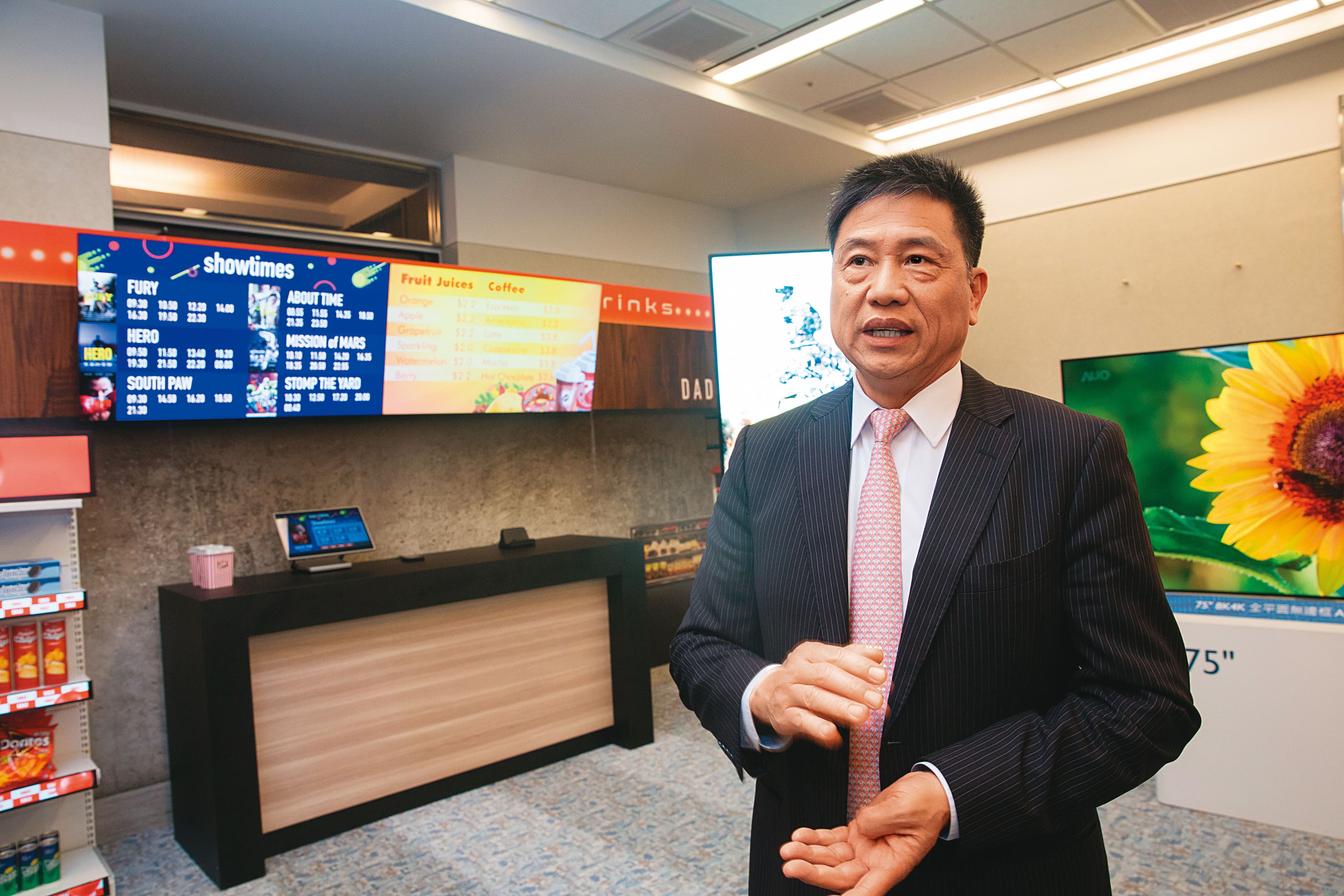 身兼台北市電腦公會理事長,同時是友達董事長的彭双浪說:「電腦、手機到電視等需求都大幅下降。」