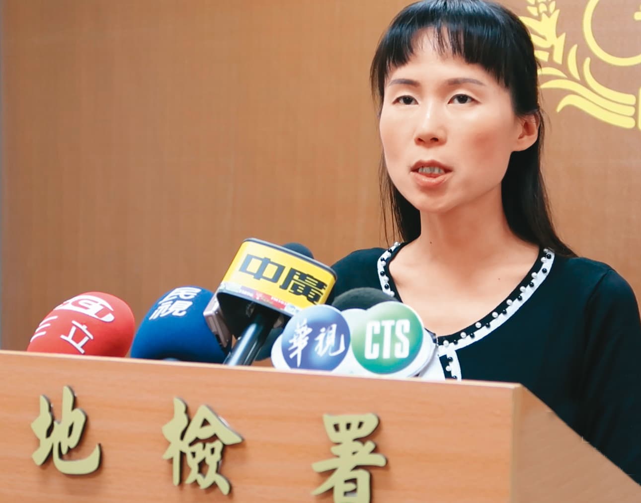 北檢公訴主任檢察官陳韻如堪稱三中案靈魂人物,從全案偵查中即加入專案小組,北檢卻沒派她支援二審蒞庭論告,讓她只能坐在旁聽席無法上陣。(聯合知識庫)