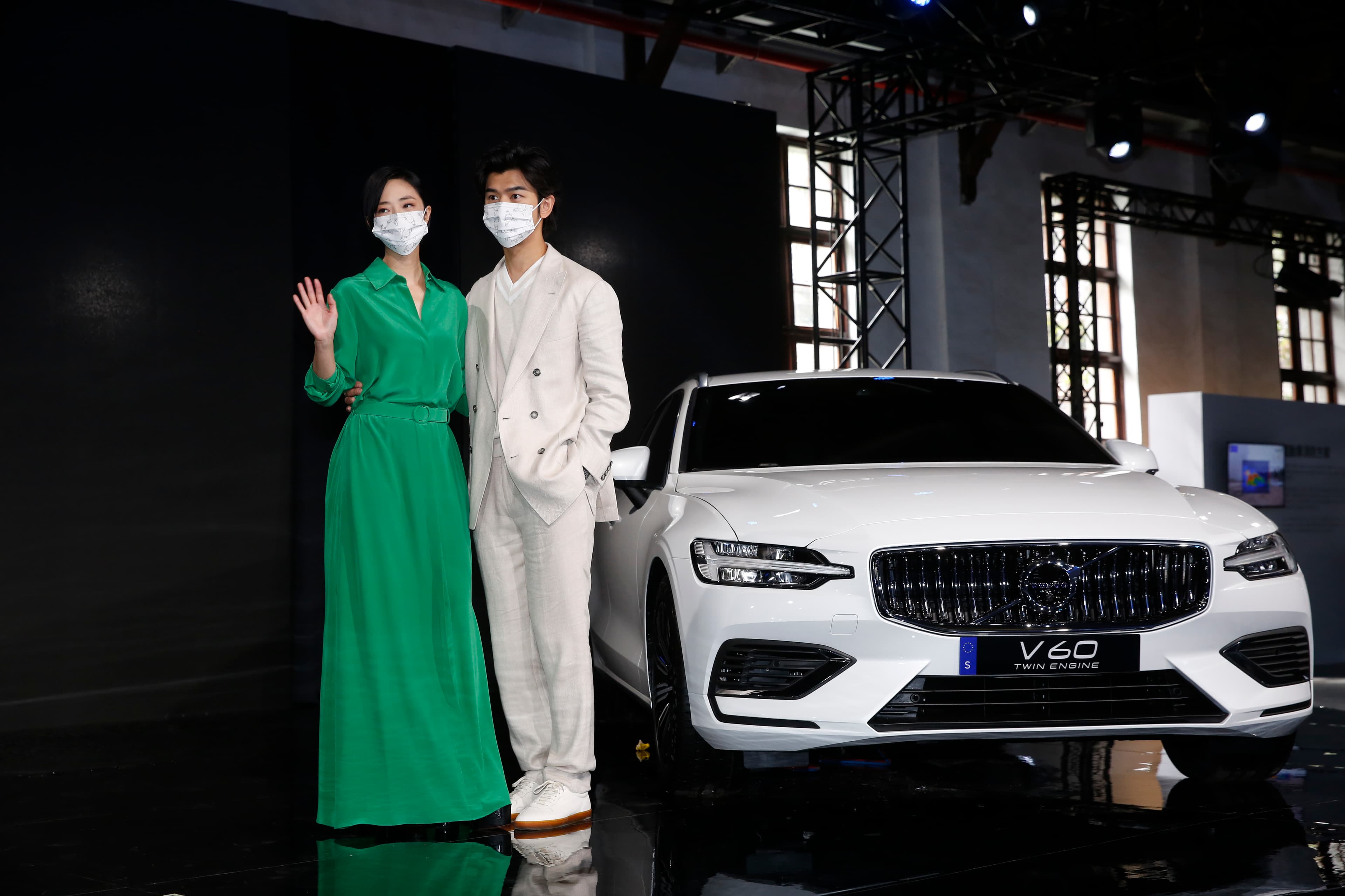 陳柏霖與桂綸鎂因拍攝《藍色大門》而認識,2人在Volvo汽車廣告再度合作,一起現身電能智研所發表會。