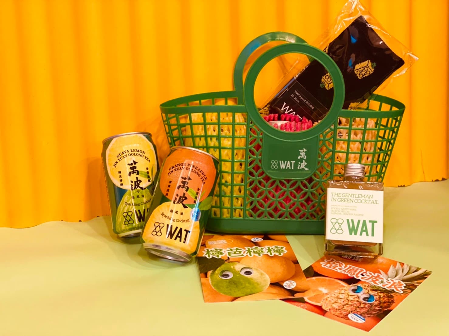 WAT Super瓶裝雞尾酒門市限時限量推出「WATx萬波復古水果提籃禮盒」，具有滿滿復古和台灣元素。（399元／組，WAT提供）