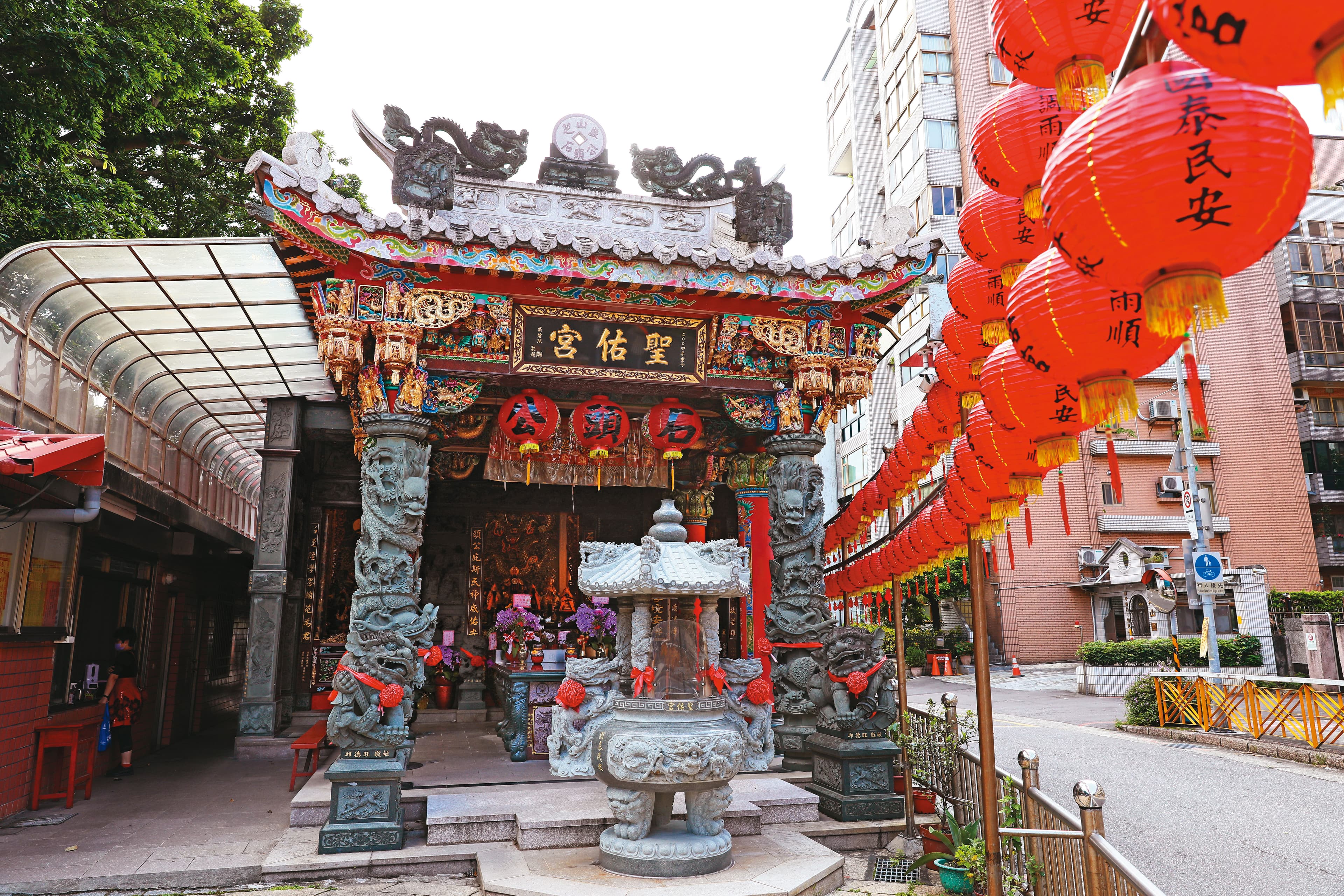 台北市芝山捷運站附近的廟宇,也是涂男的藏身處所之一。
