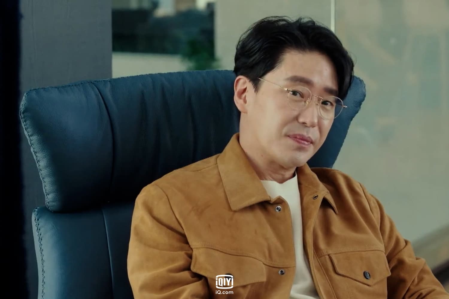 嚴基俊客串《流星:Shooting Star》以難搞大牌演員亮相,從頭挑剔到尾。(愛奇藝國際站提供)
