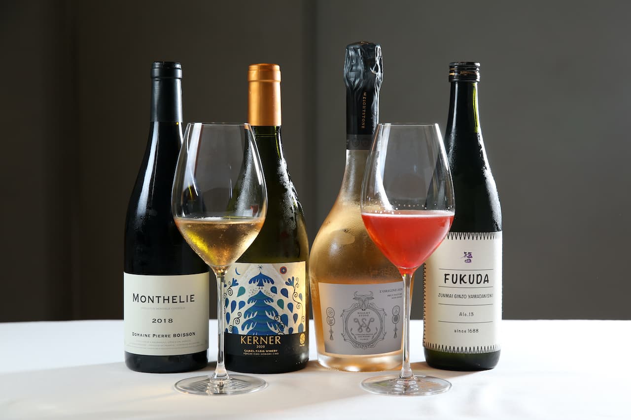 餐酒以葡萄酒、清酒交錯登場,組合活潑;無酒精調飲以蔬果及茶調配,風味明確細緻。